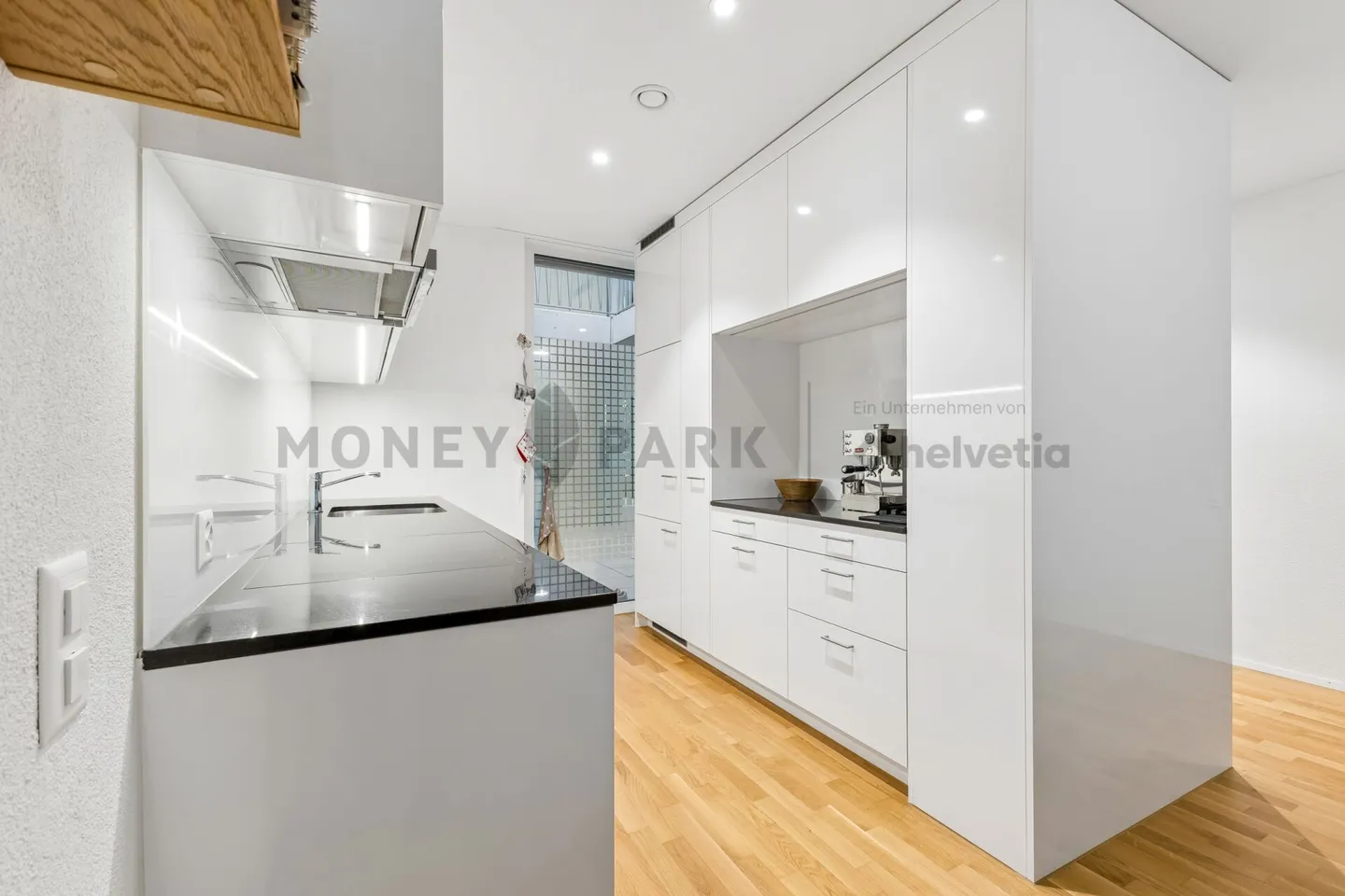 Modern 3.5-room maisonette with private garden - Photo 3 of 13