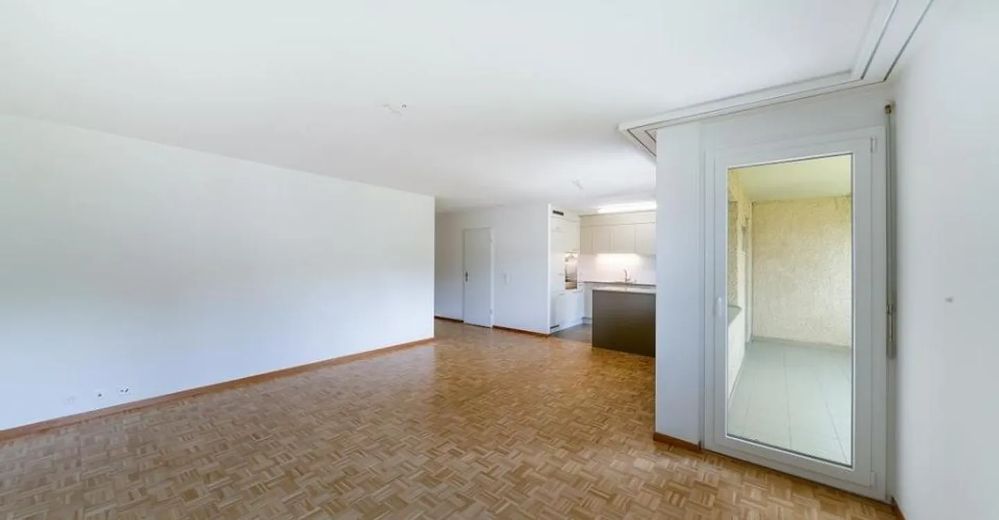 2 bathrooms (1x bath, 1x shower), balcony with evening sun - Photo 6 of 10