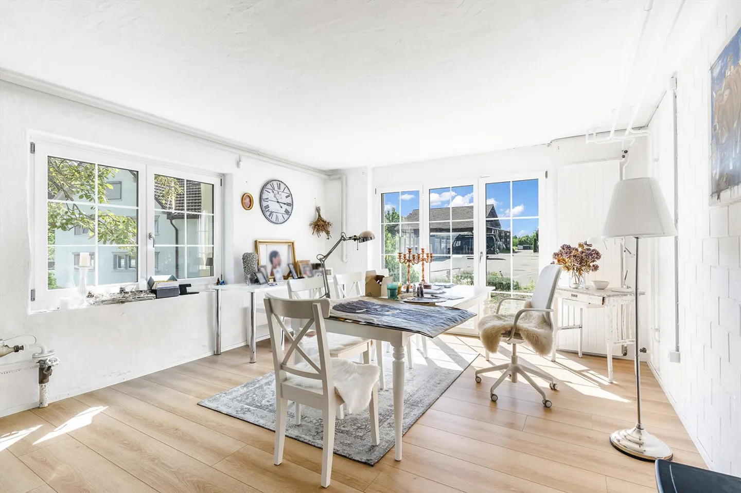 Stylish Living and Working Under One Roof – a Home with Charm - Photo 4 of 6