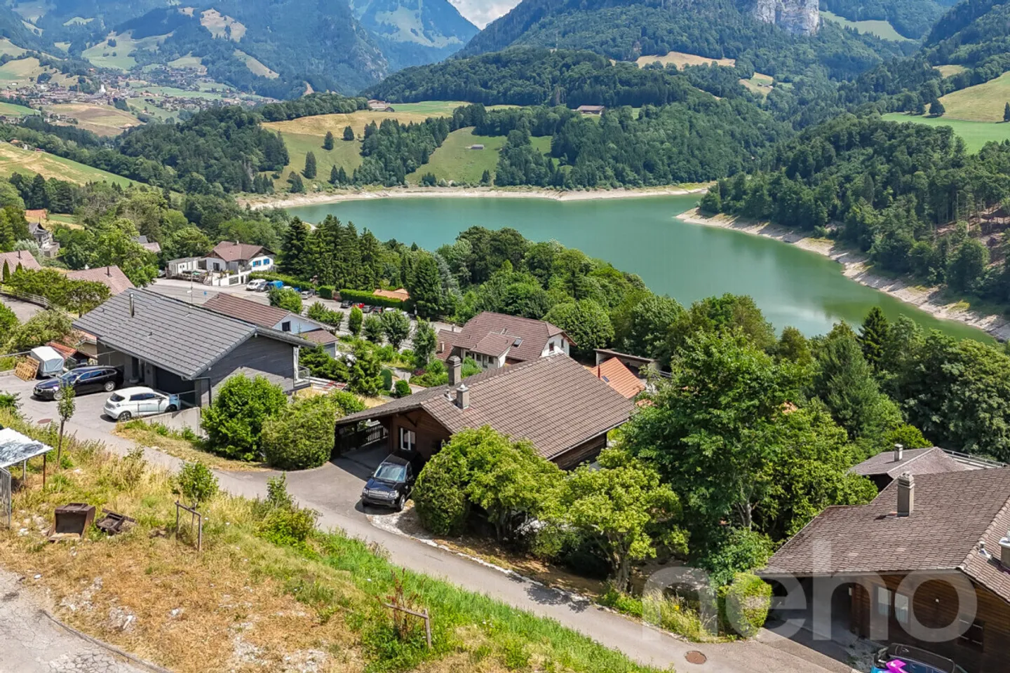 Vista panoramica e fascino autentico per questo chalet da reinventare - Foto 1 di 13