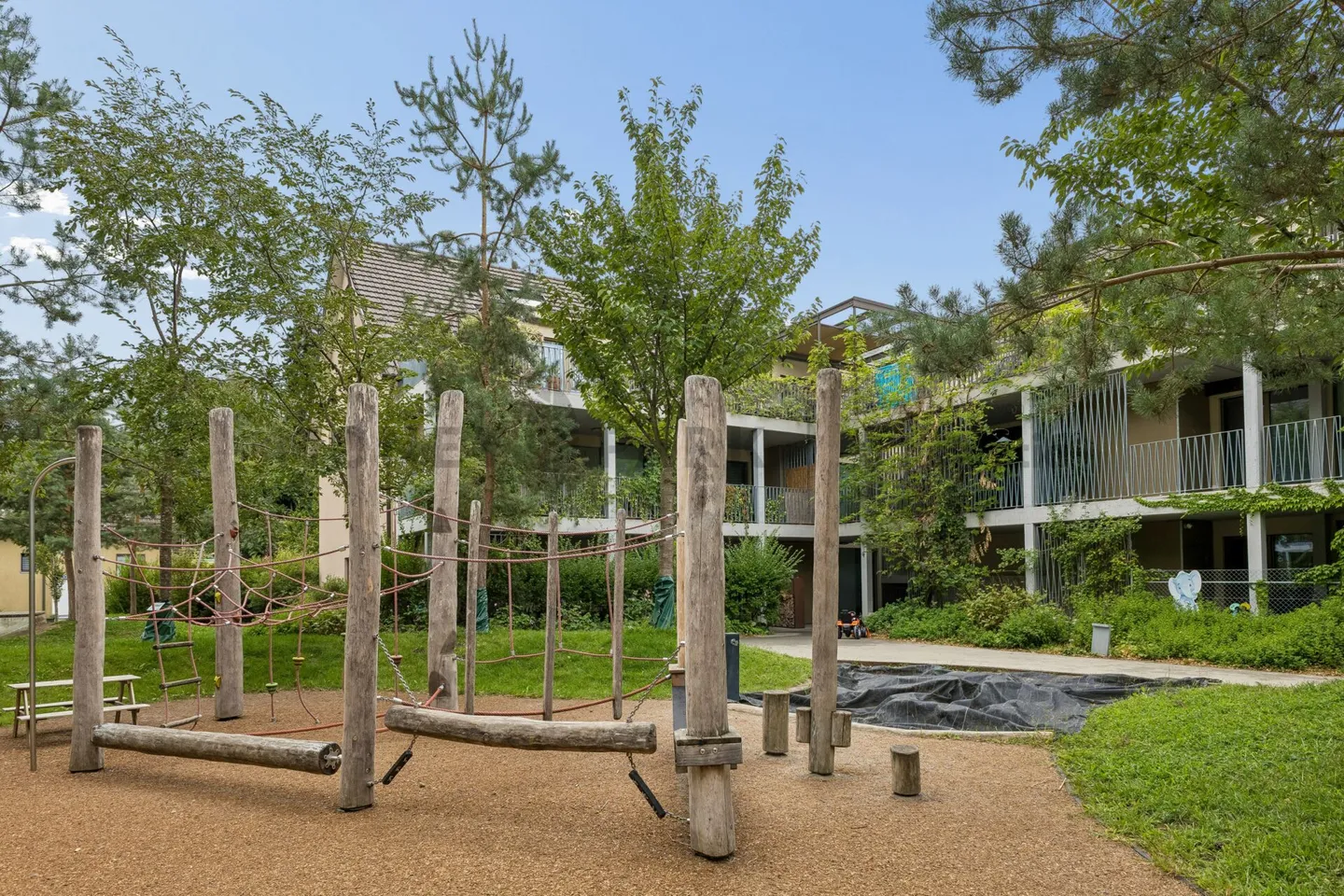 Modern 3.5-room maisonette with private garden - Photo 12 of 13