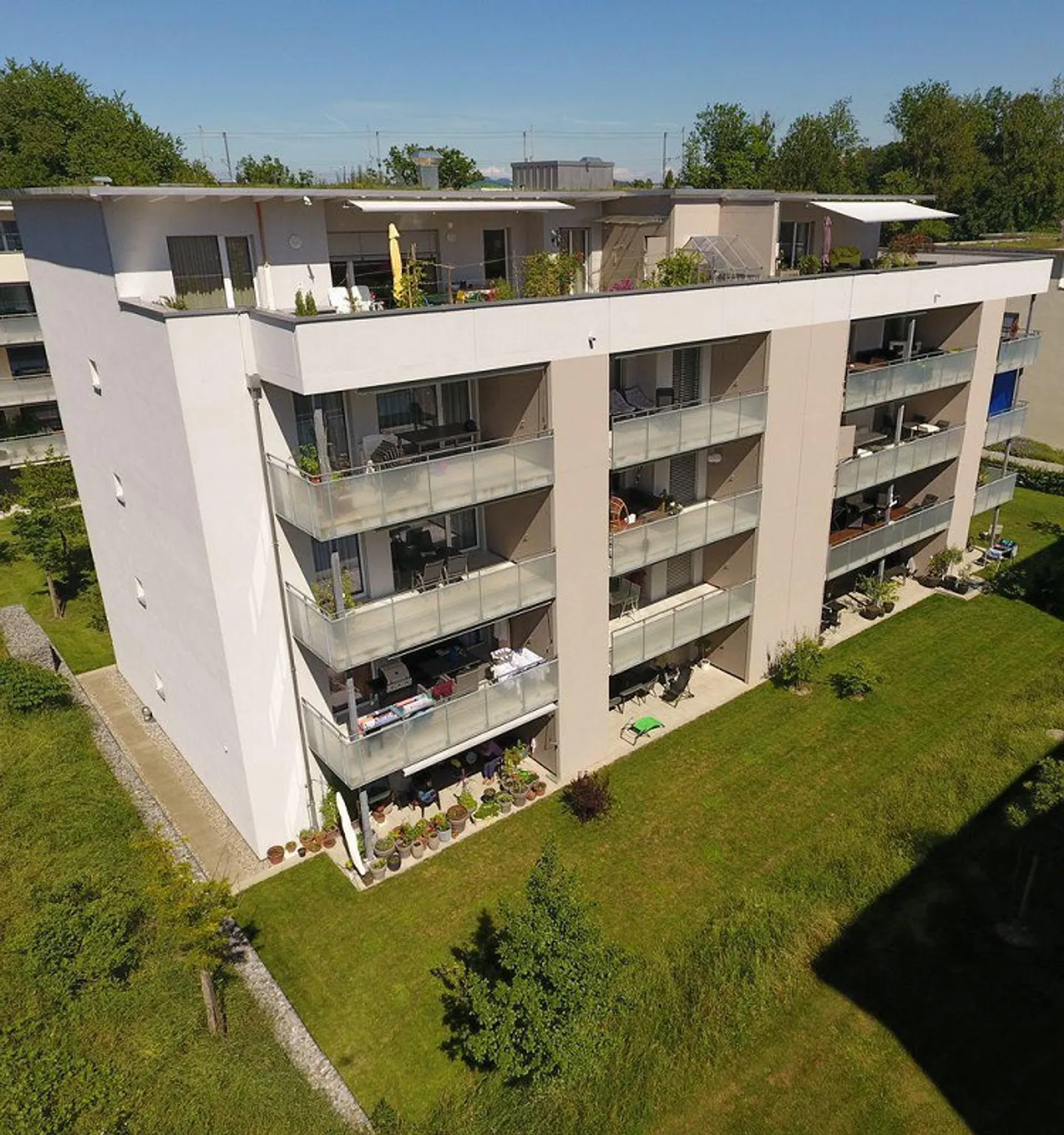 Moderne Gartenwohnung in Oberuzwil - Foto 1 von 13