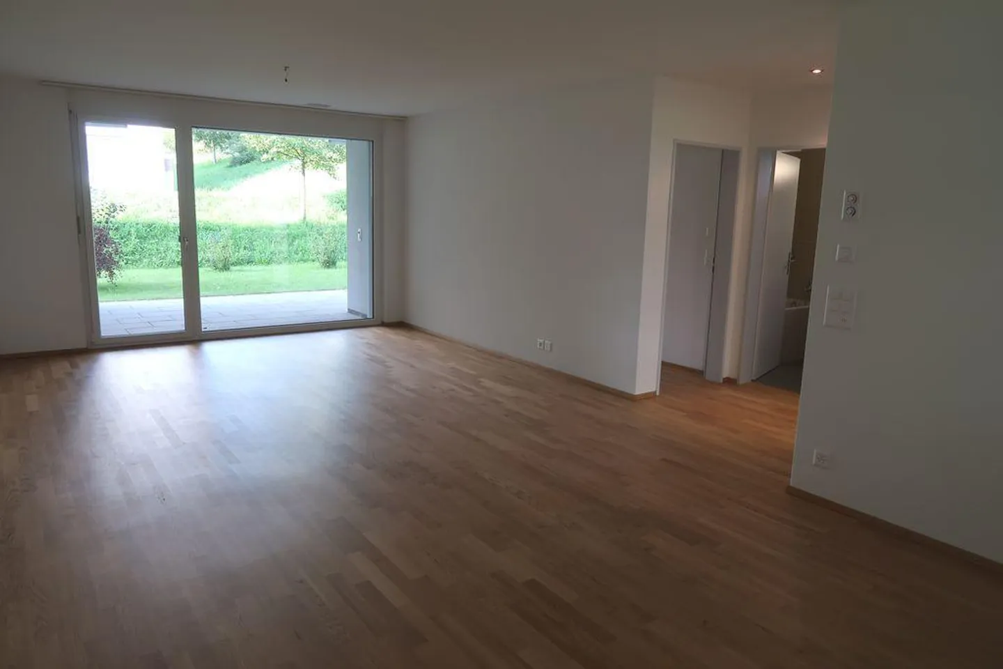 Moderne Gartenwohnung in Oberuzwil - Foto 2 von 13