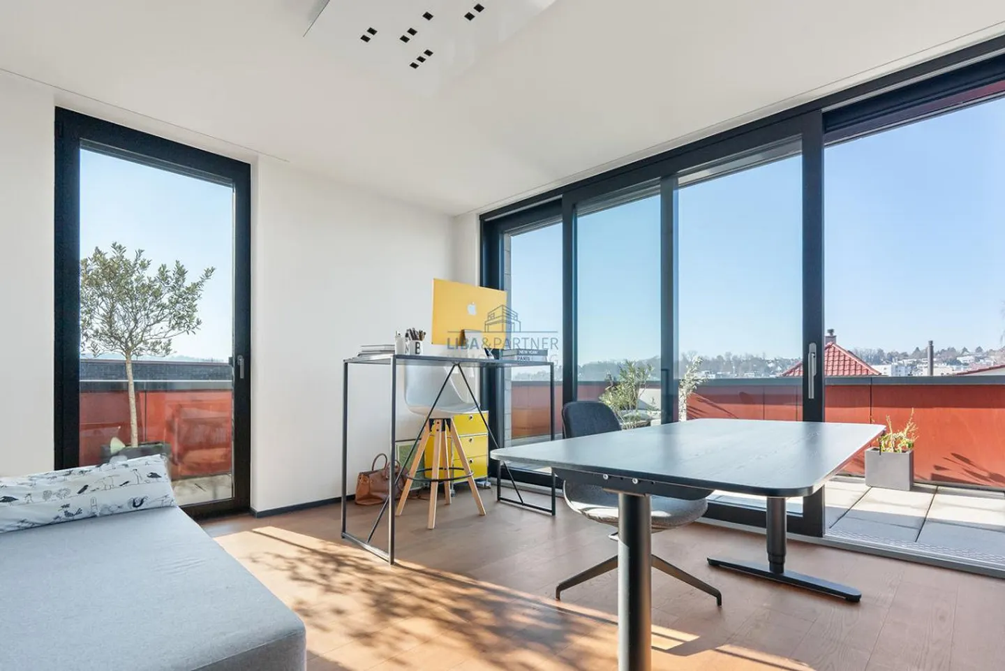 Bruderholz: Exclusive Designer Penthouse with Panoramic View - Photo 6 of 12