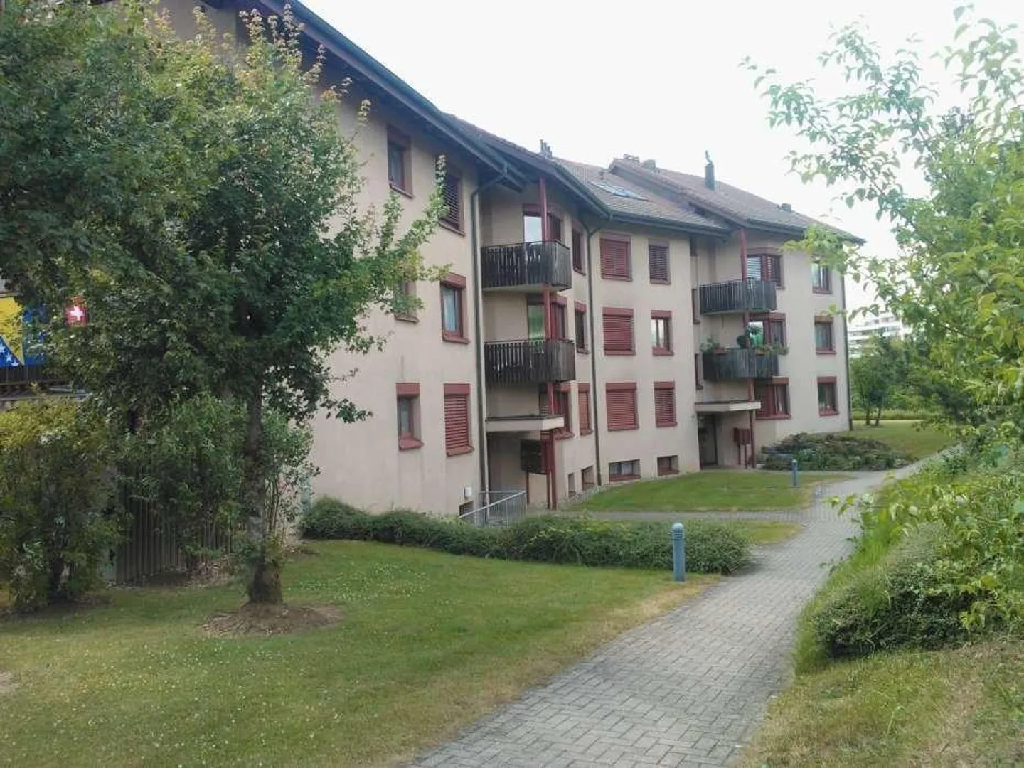 Beautiful 3.5-room apartment with patio in a sunny and quiet location - Photo 2 of 9
