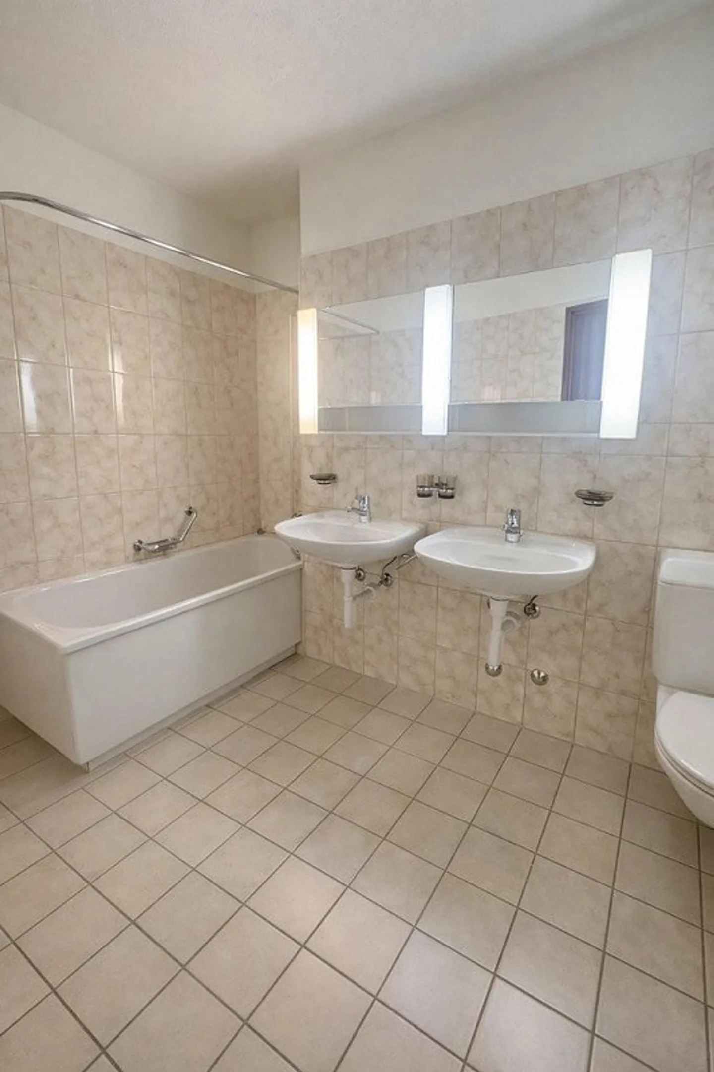 Beautiful 3.5-room apartment with patio in a sunny and quiet location - Photo 7 of 9