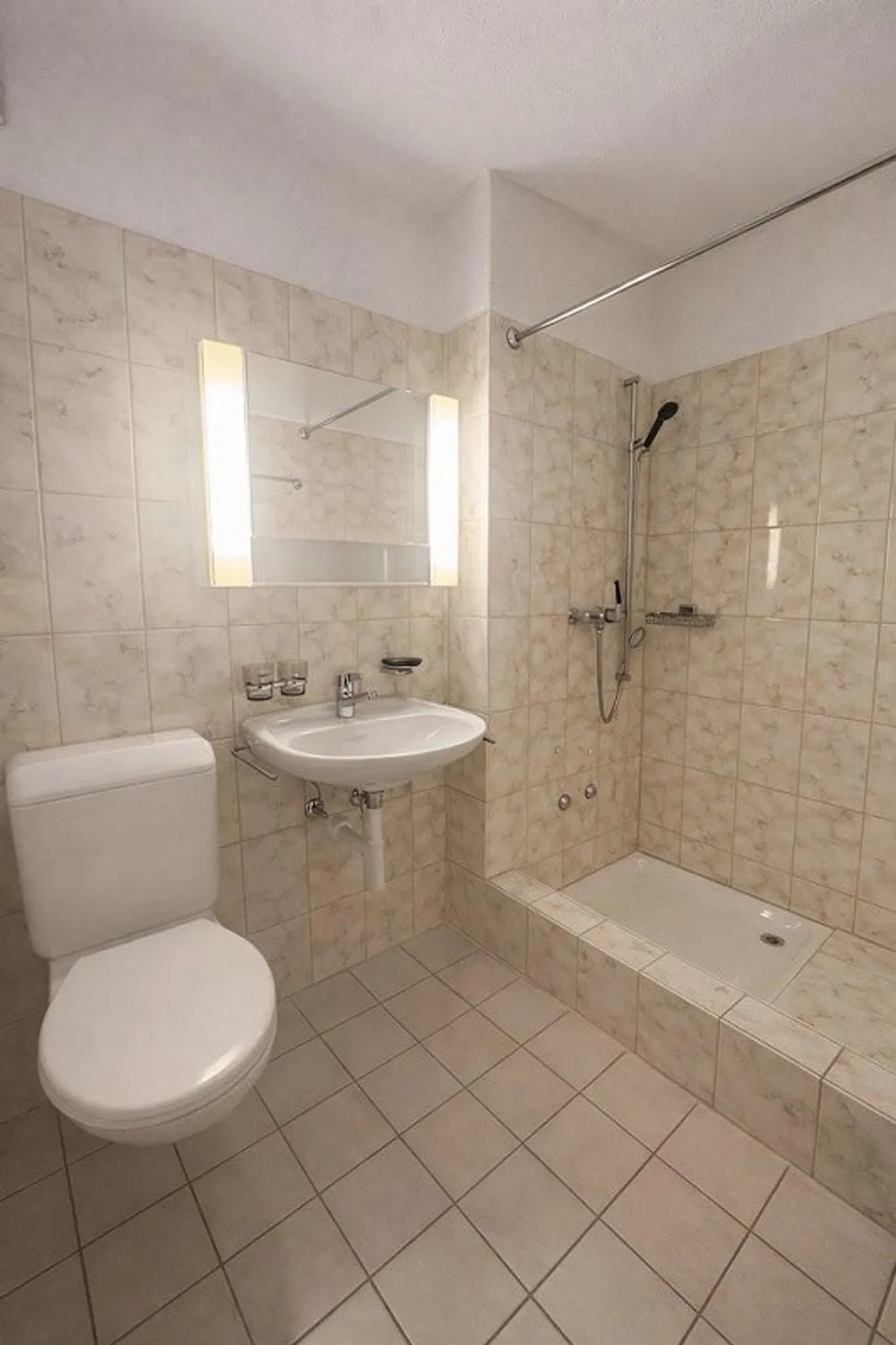 Beautiful 3.5-room apartment with patio in a sunny and quiet location - Photo 8 of 9