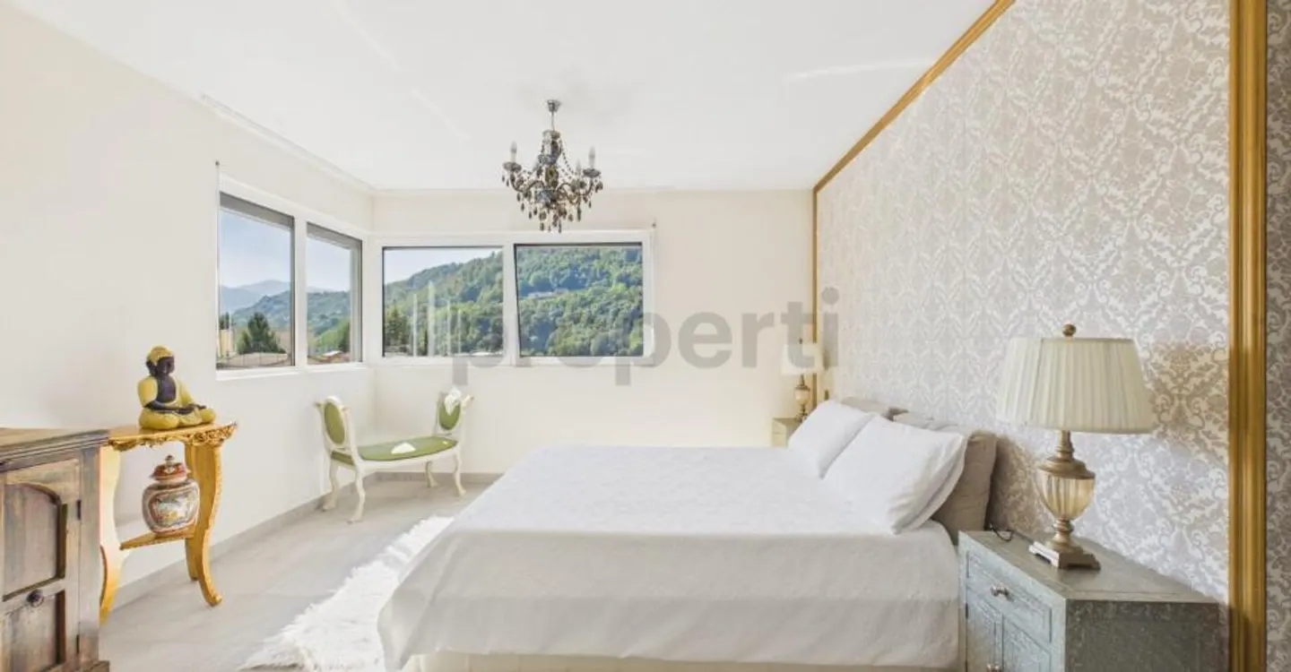 Zeitgenössische Villa mit großen Räumen, Garten und Doppelgarage - Foto 6 von 13