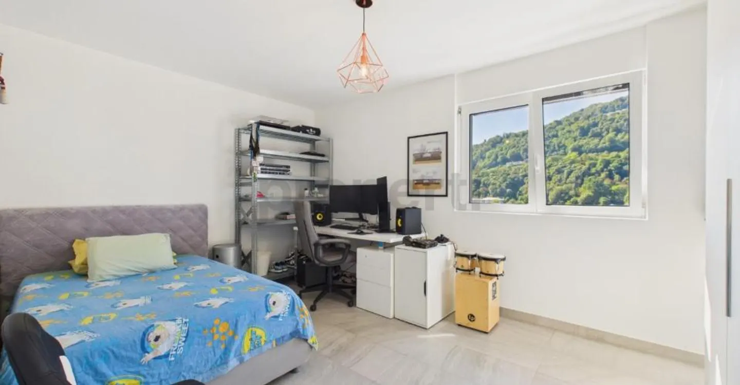 Zeitgenössische Villa mit großen Räumen, Garten und Doppelgarage - Foto 7 von 13
