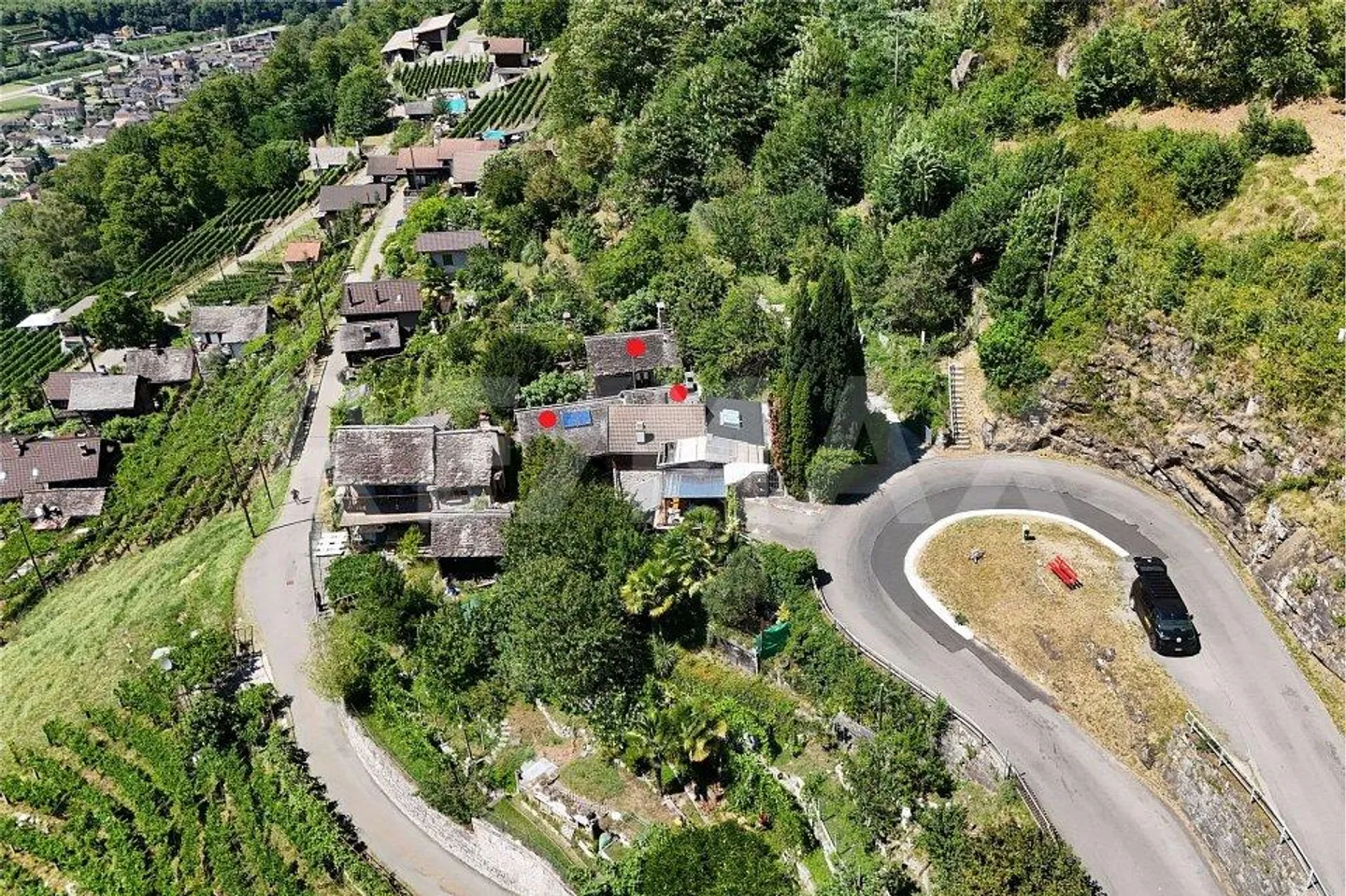 Proprietà rustica affascinante con terreno - Foto 3 di 13