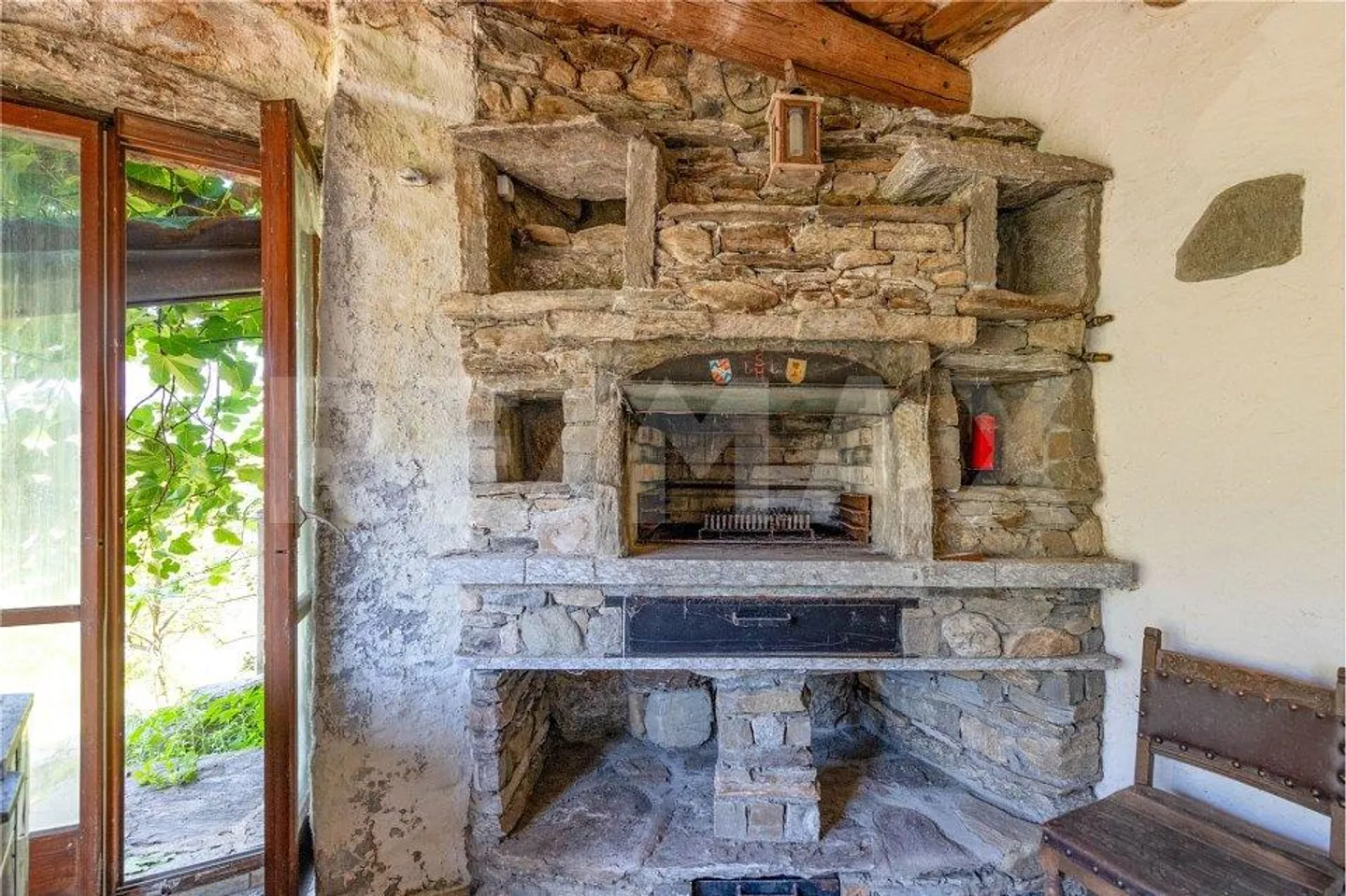 Proprietà rustica affascinante con terreno - Foto 4 di 13