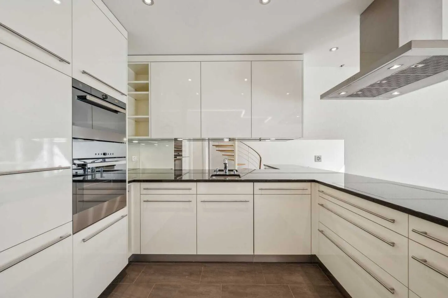Incantevole appartamento maisonette di 3,5 stanze con giardino privato - Foto 3 di 13