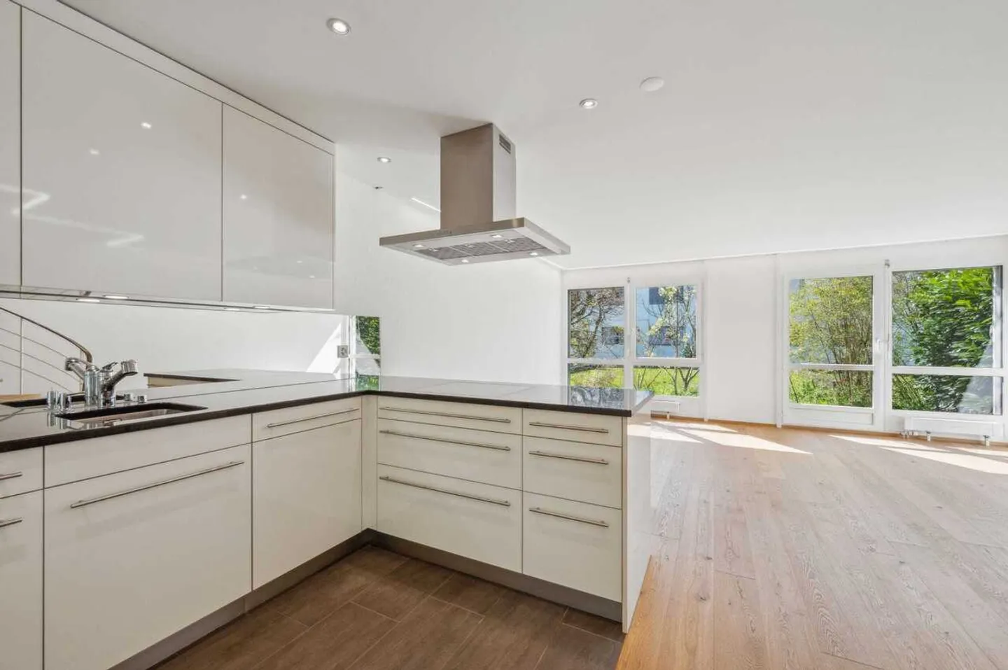Incantevole appartamento maisonette di 3,5 stanze con giardino privato - Foto 4 di 13