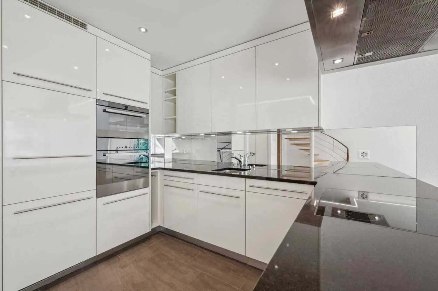 Incantevole appartamento maisonette di 3,5 stanze con giardino privato - Foto 6 di 13