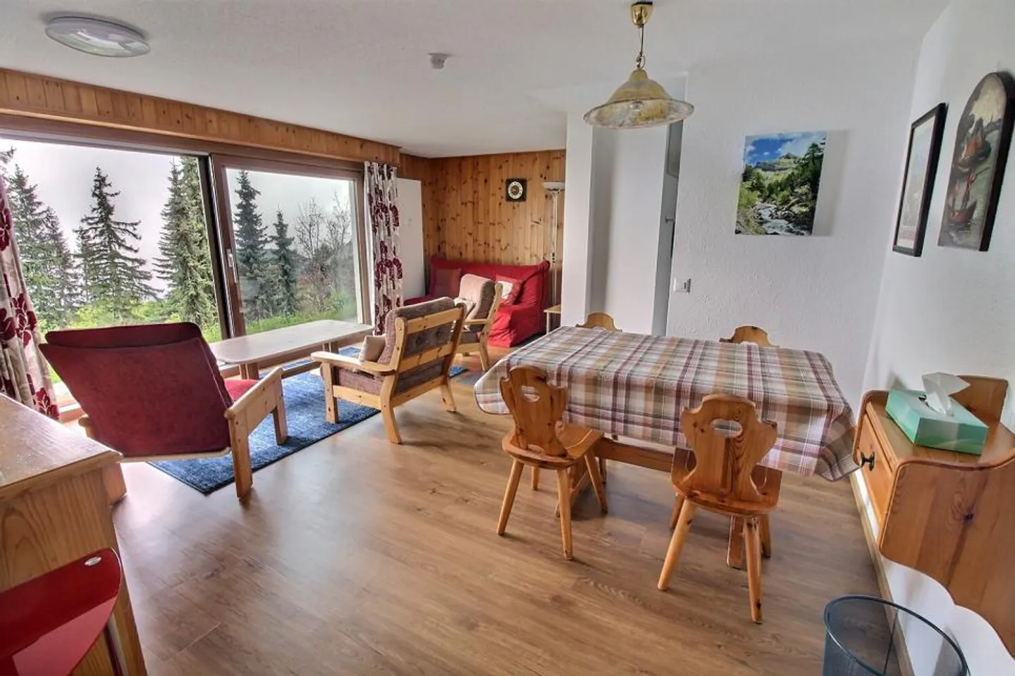 Appartement à louer la semaine prochaine près de la place du village - Photo 2 sur 13