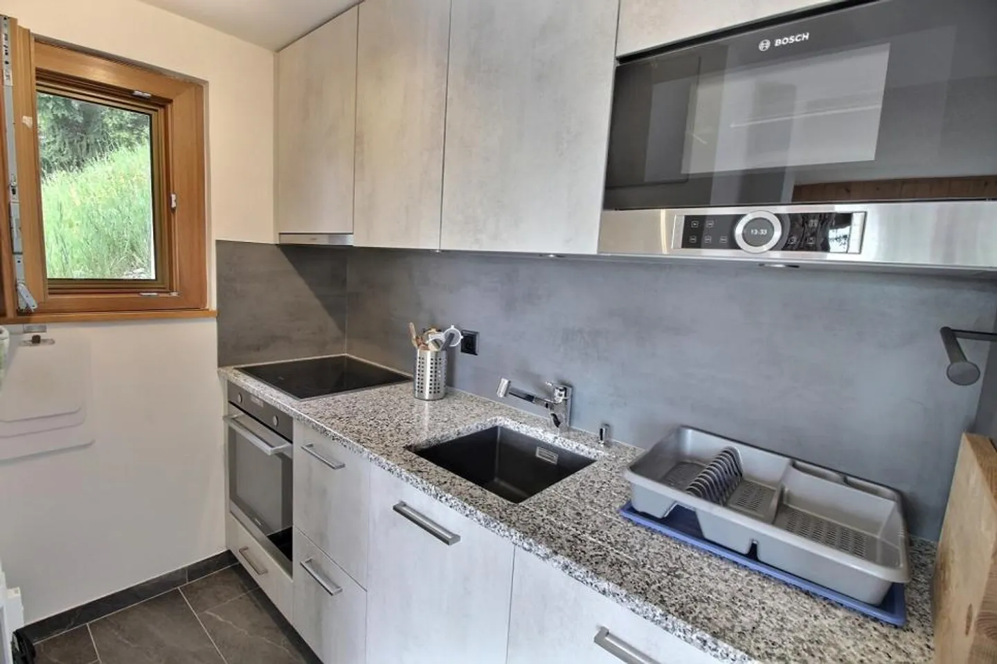 Appartement à louer la semaine prochaine près de la place du village - Photo 5 sur 13