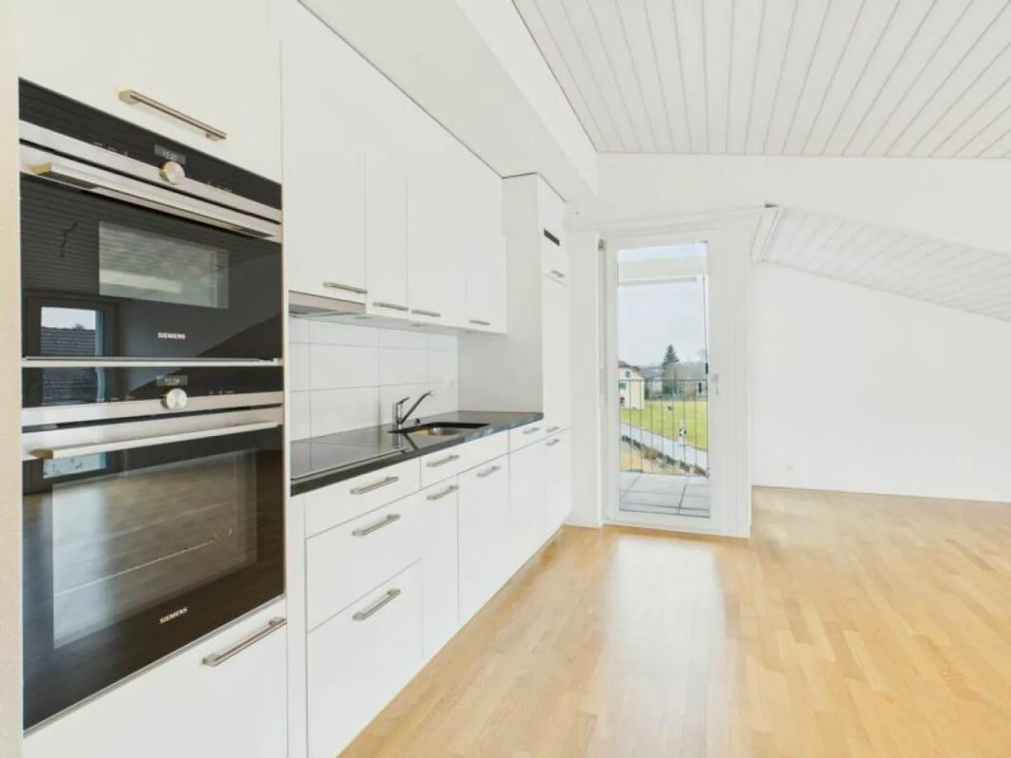 Bellissimo e accogliente appartamento mansardato di 3,5 stanze - Foto 3 di 15