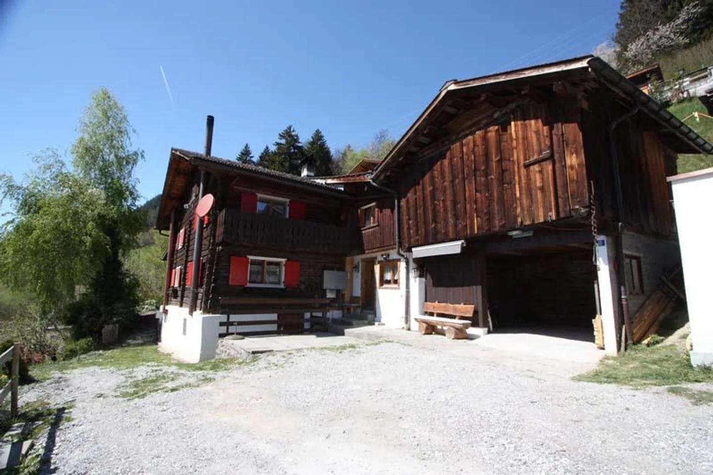 Chalet mit Stall und Wiese - Foto 1 von 6