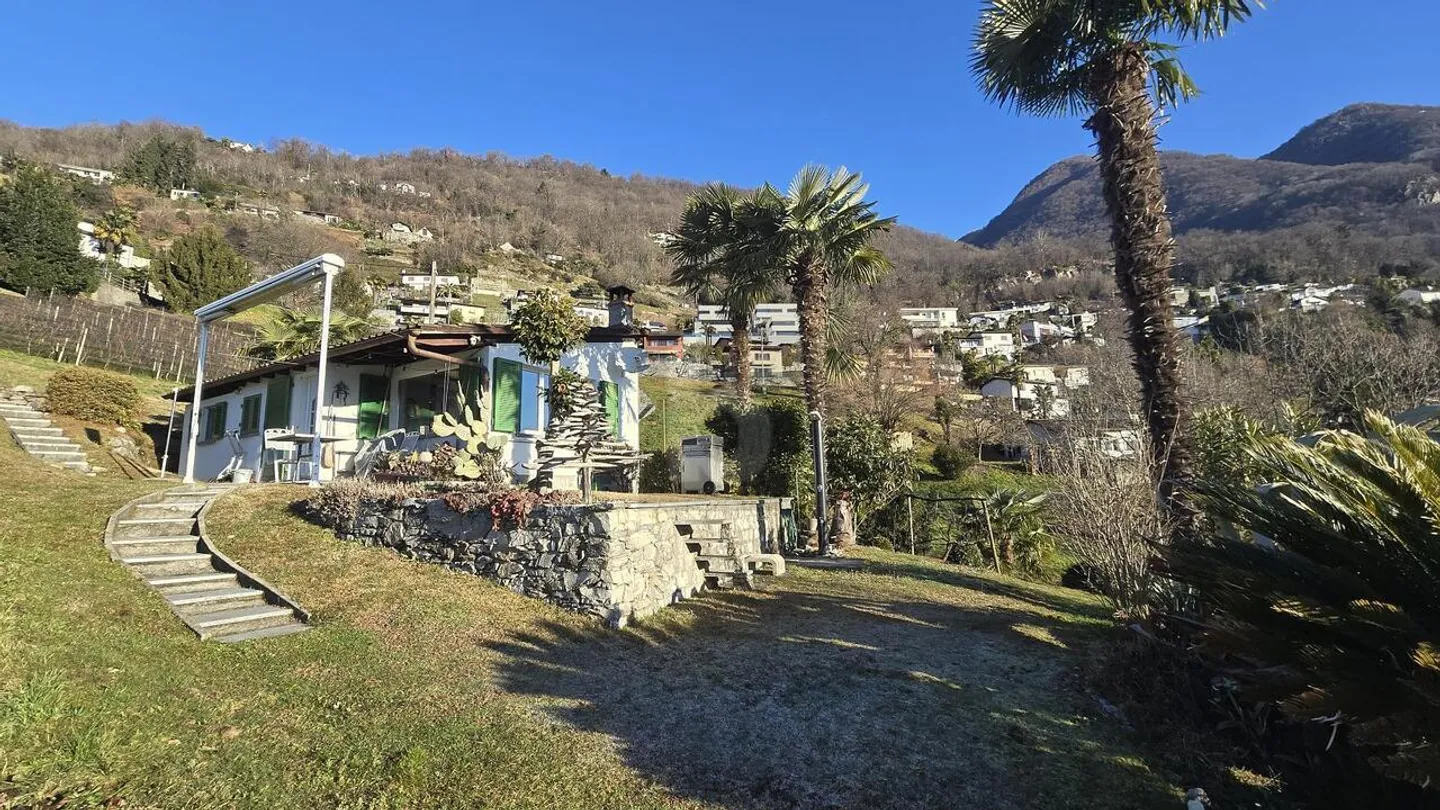 TRANQUILLO E SOLEGGIATO CON MERAVIGLIOSA VISTA - Foto 1 di 6