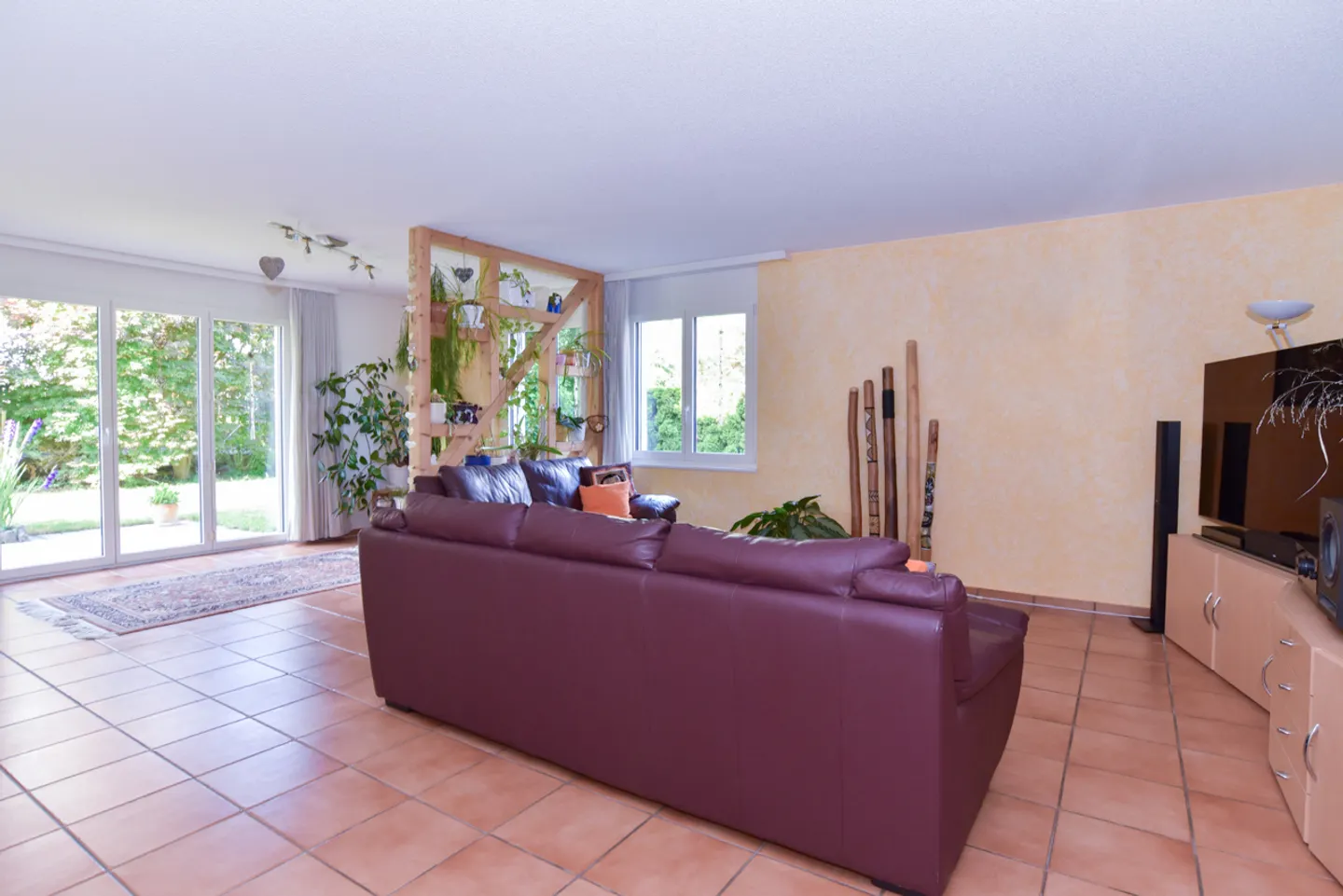 Casa unifamiliare indipendente con bel giardino in una posizione privilegiata - Foto 2 di 12