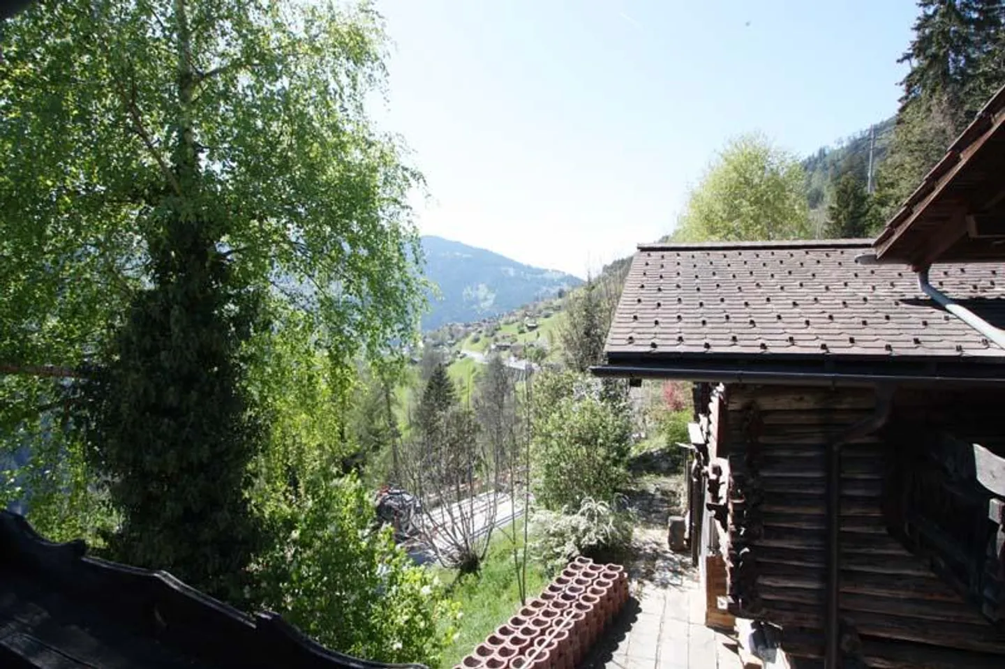 Chalet mit Stall und Wiese - Foto 3 von 6