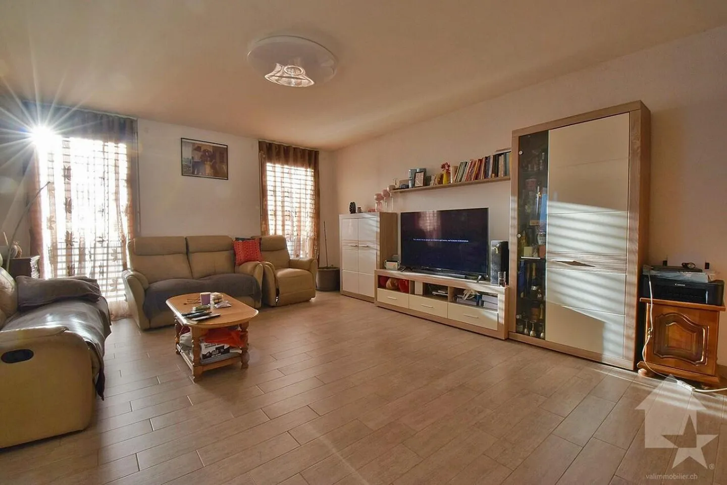 Beautiful 4.5 room apartment, spacious and including 1 parking space - Photo 3 of 12