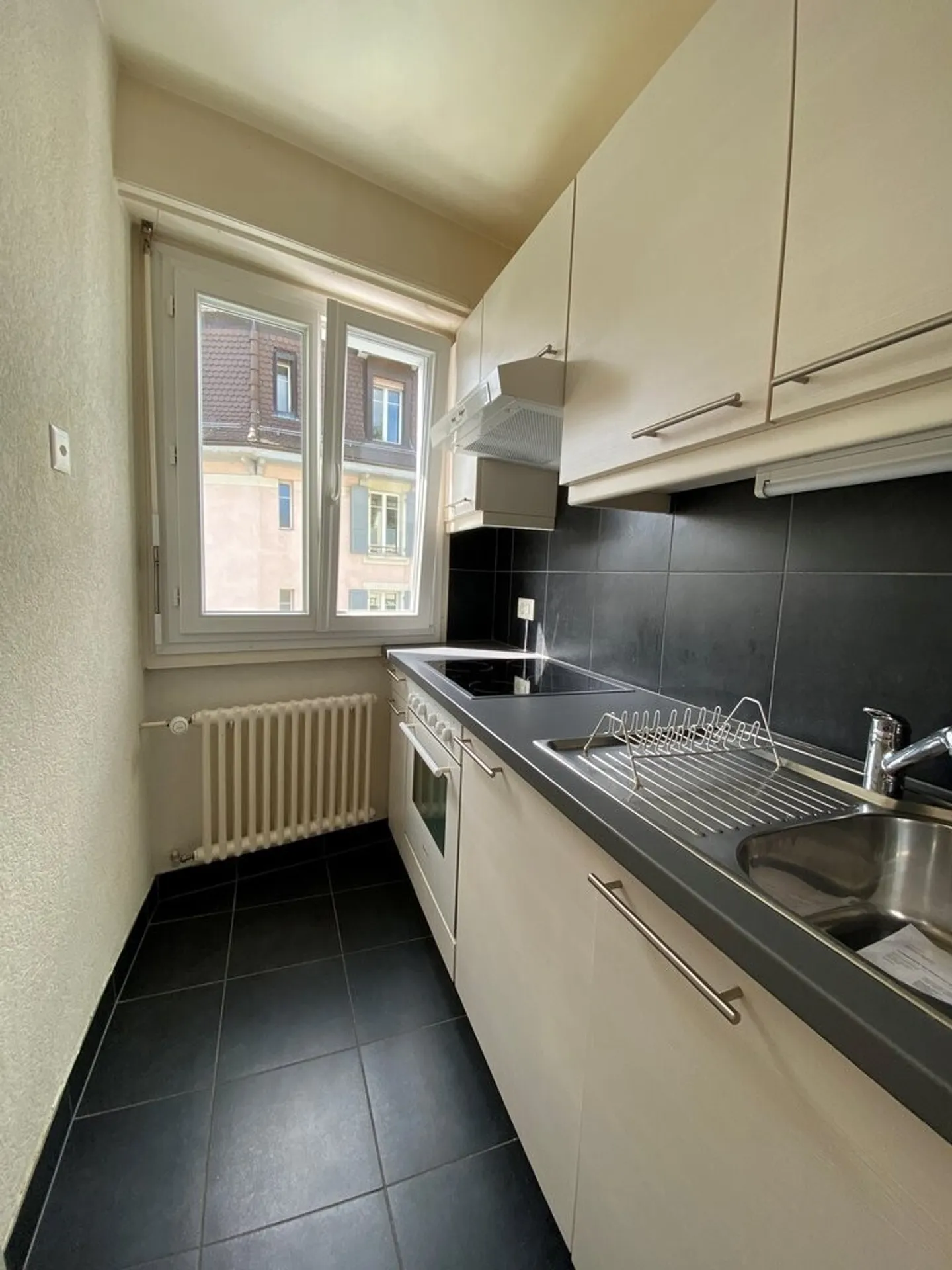 Schönes Studio in der Nähe des Stadtzentrums in Lausanne - Foto 3 von 6