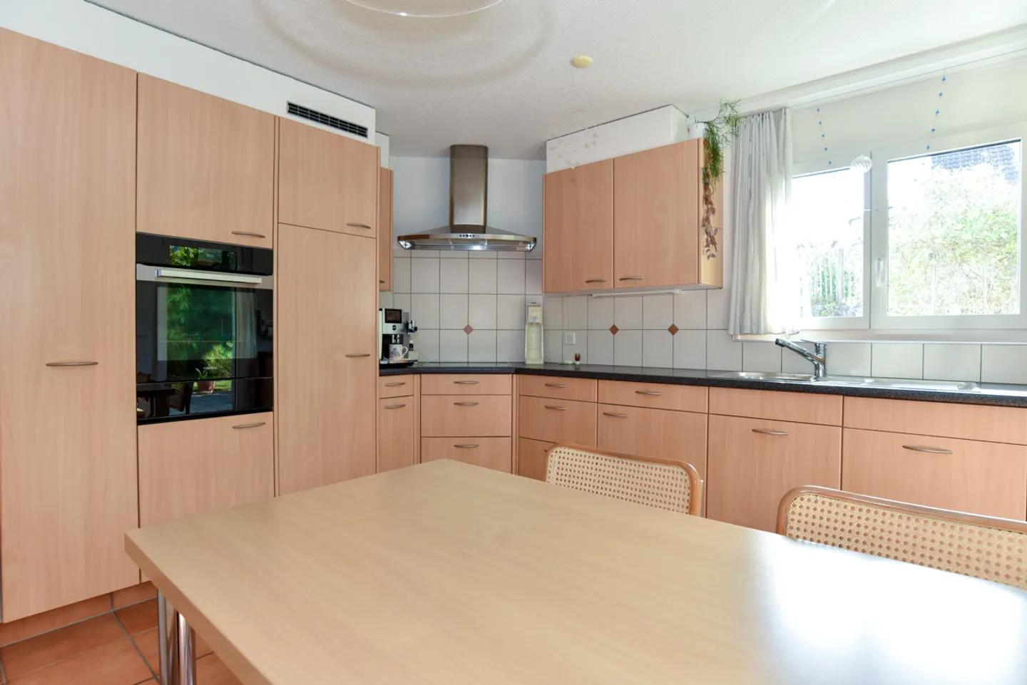 Casa unifamiliare indipendente con bel giardino in una posizione privilegiata - Foto 5 di 12