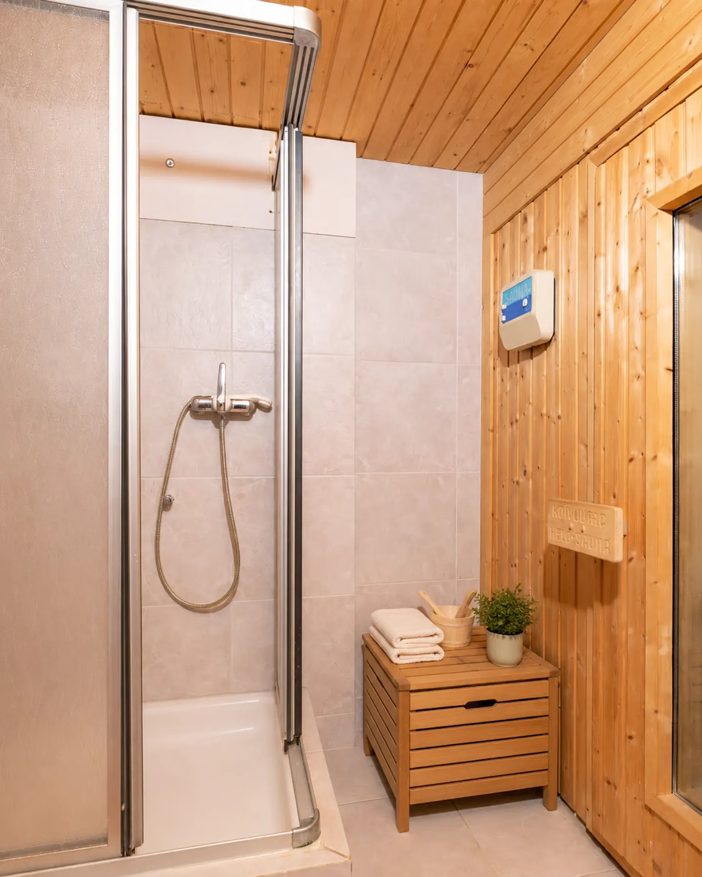 Ampia casa unifamiliare con giardino, sauna e vista panoramica - Foto 8 di 14