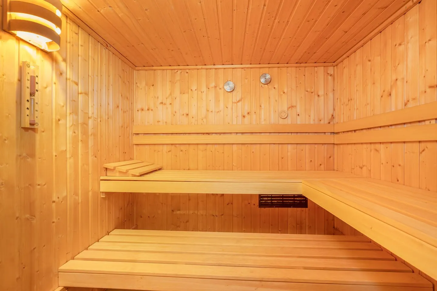 Ampia casa unifamiliare con giardino, sauna e vista panoramica - Foto 9 di 14