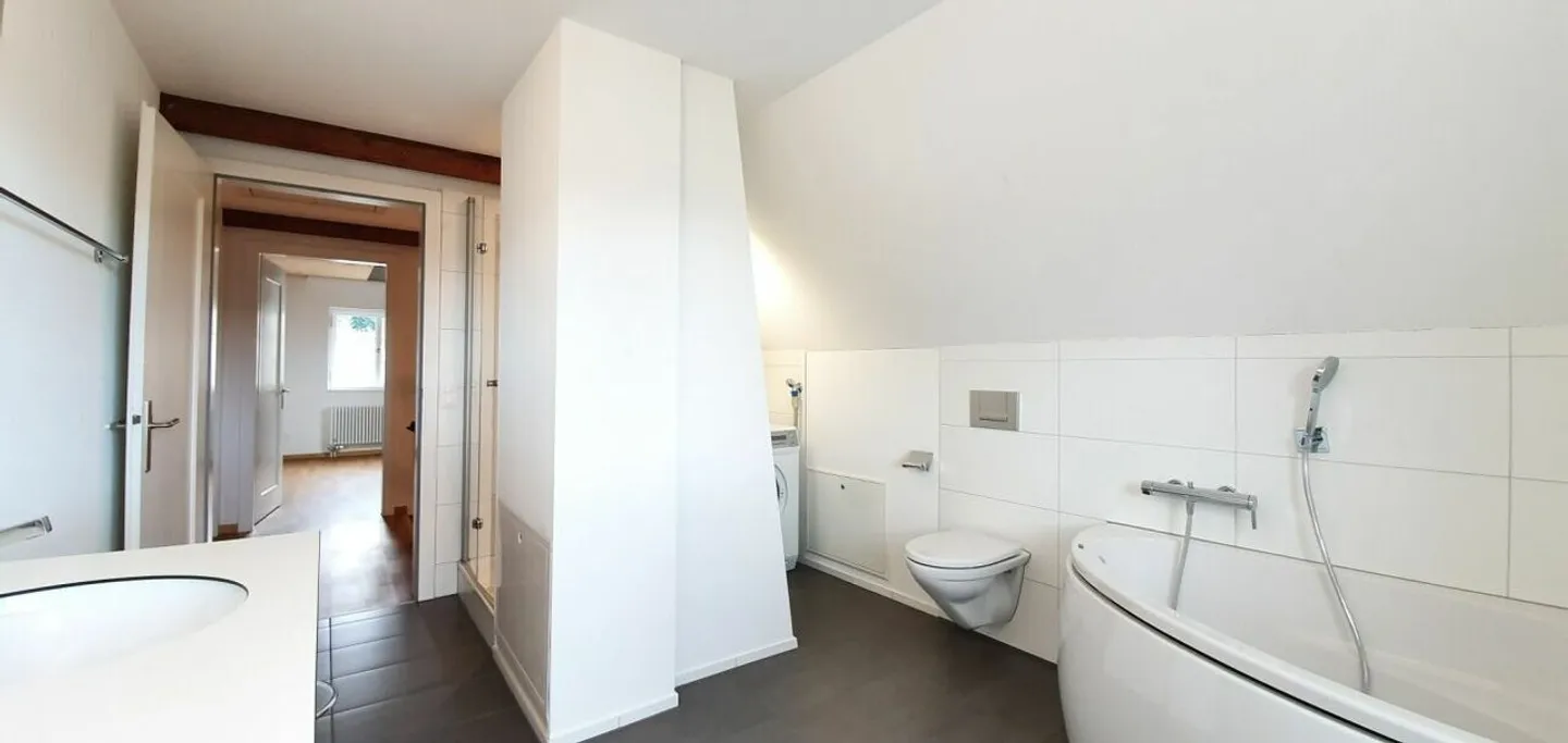 MODERN MIT VIEL PLATZ AN ZENTRALER LAGE - Foto 1 von 11