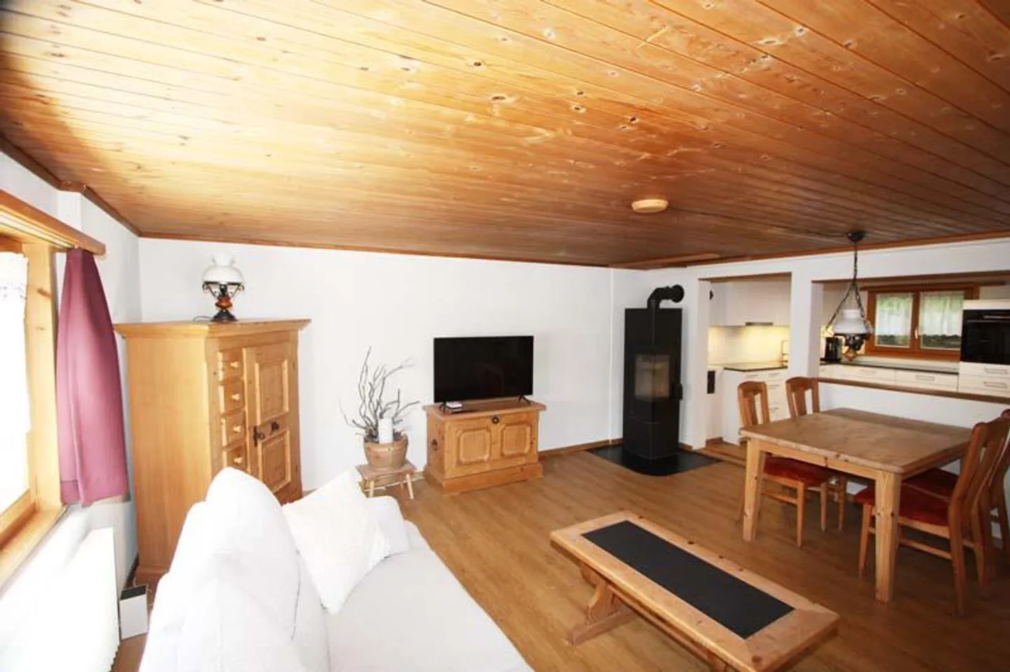 Chalet mit Stall und Wiese - Foto 6 von 6