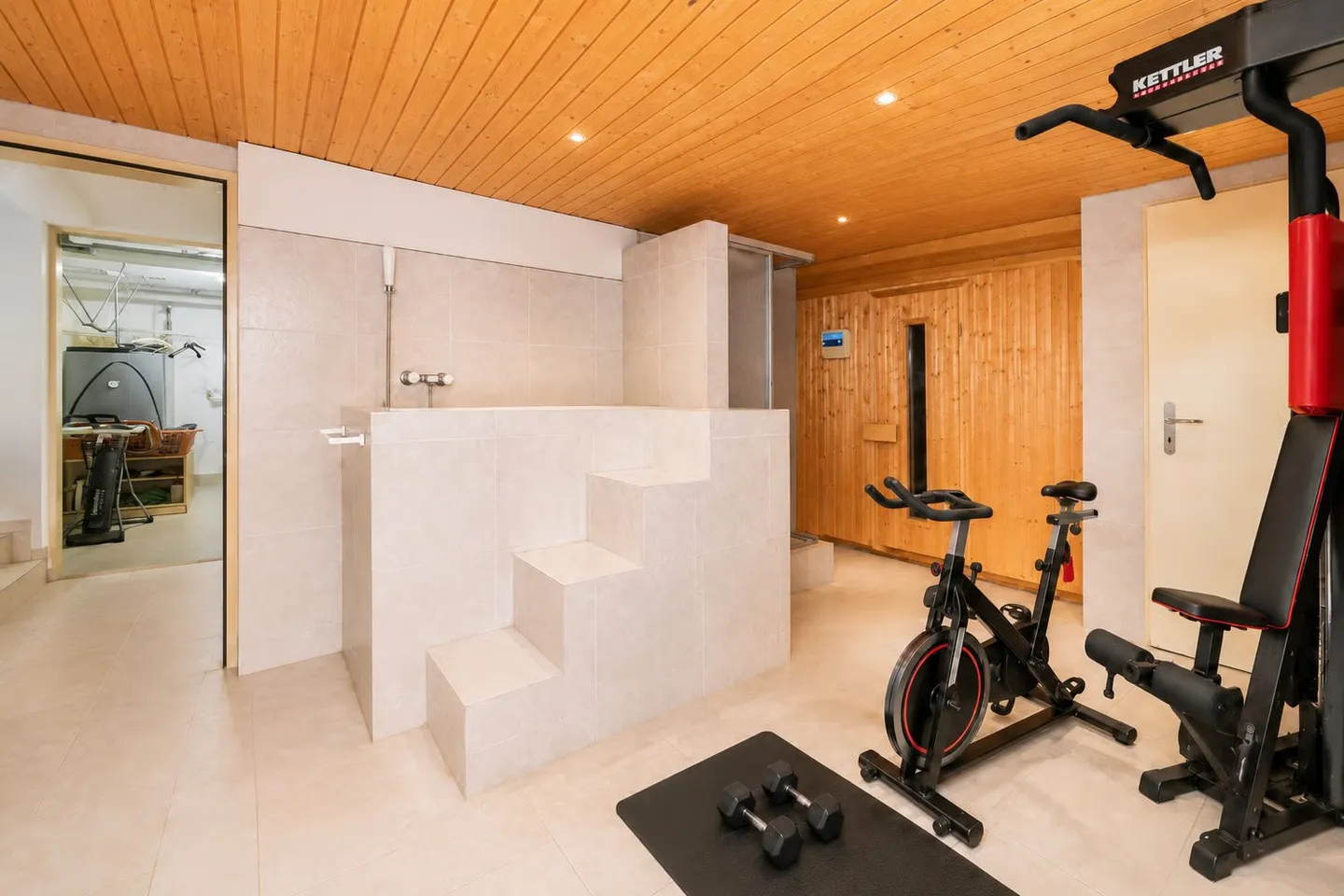 Ampia casa unifamiliare con giardino, sauna e vista panoramica - Foto 10 di 14