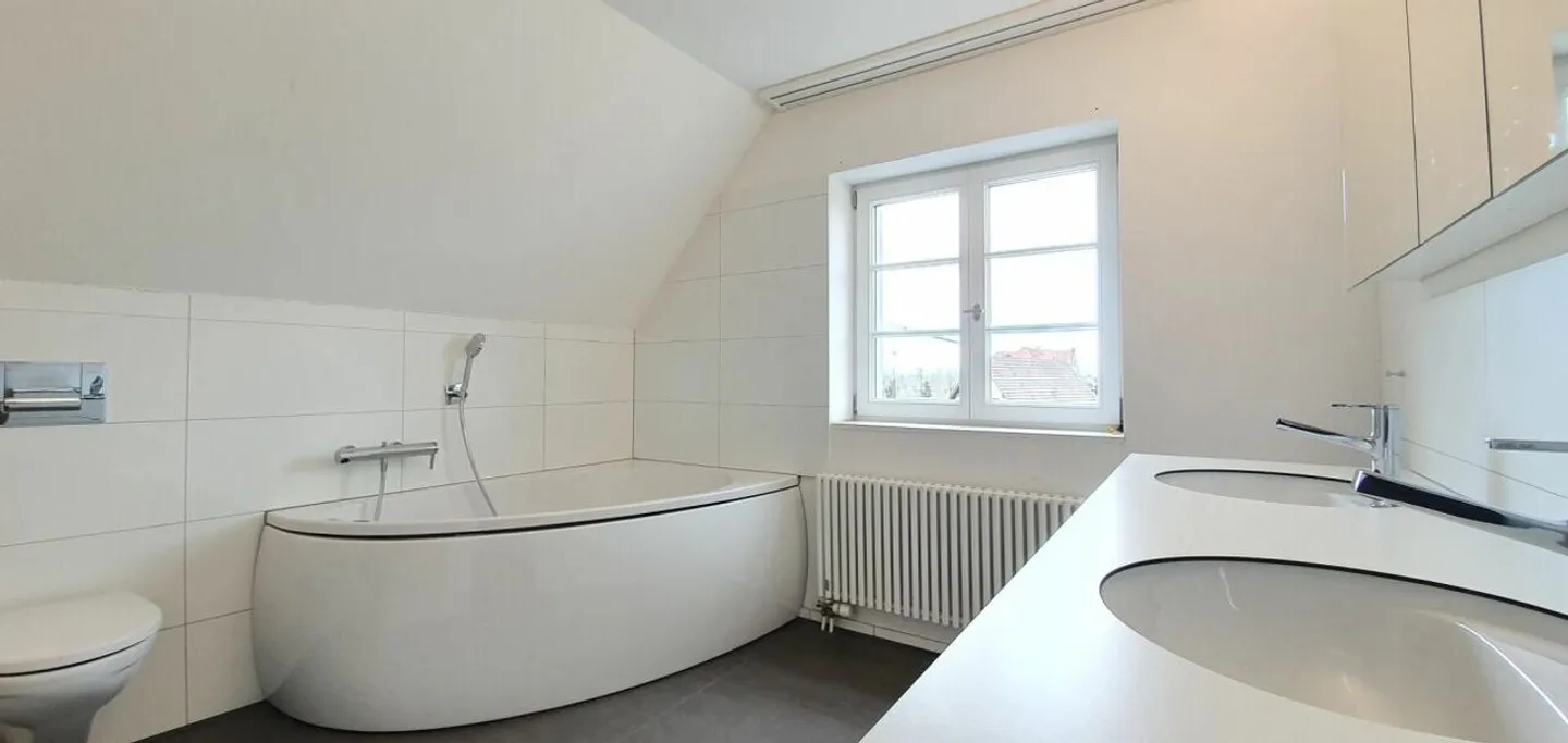 MODERN MIT VIEL PLATZ AN ZENTRALER LAGE - Foto 10 von 11