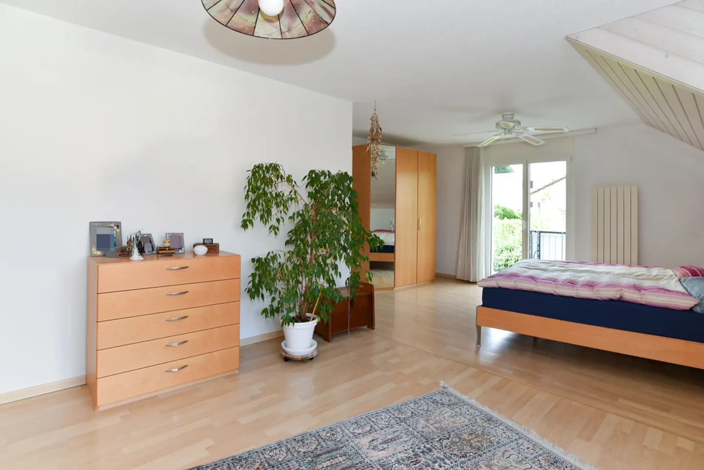 Casa unifamiliare indipendente con bel giardino in una posizione privilegiata - Foto 10 di 12