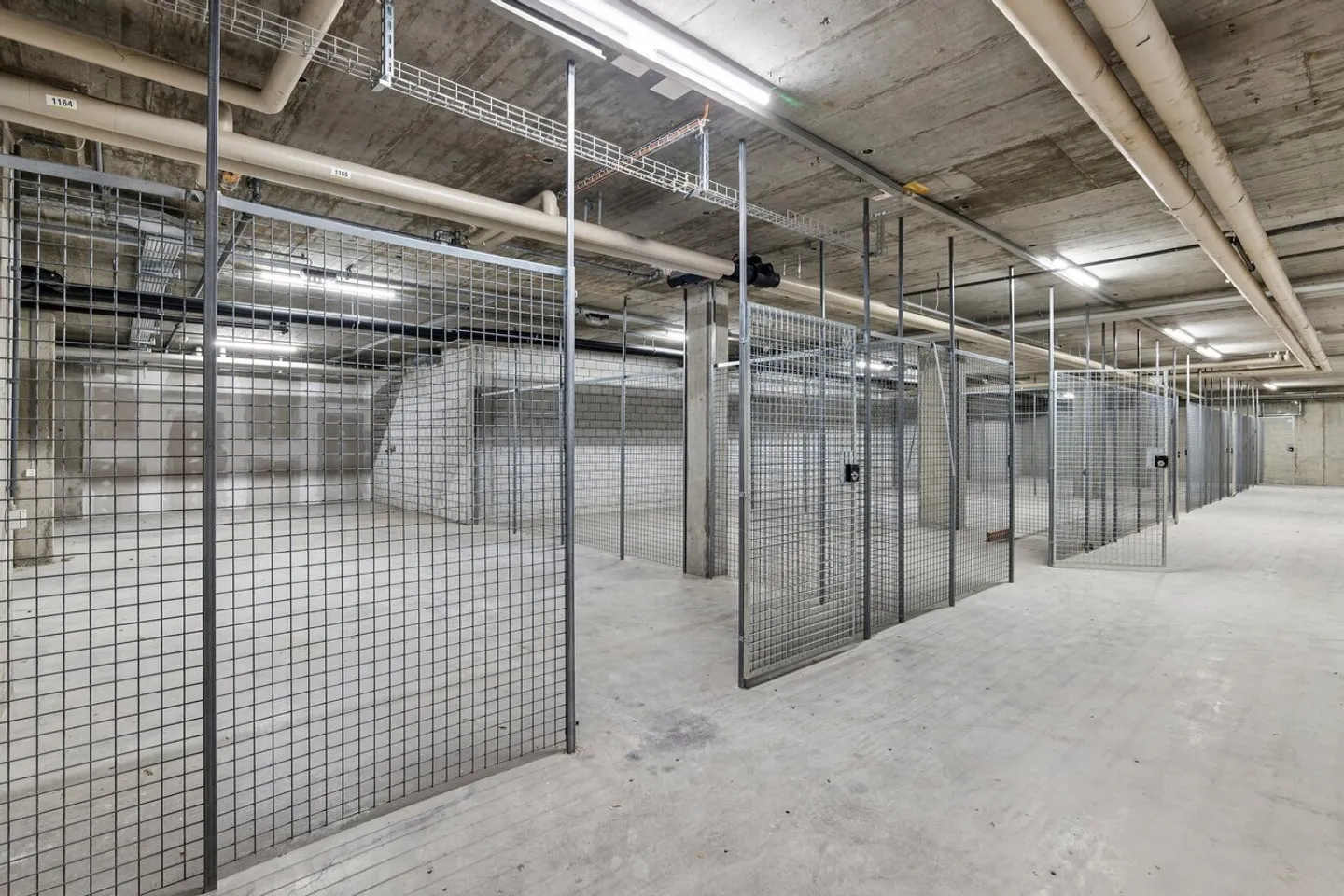 Storage space with 280 m² - Versatile uses possible! - Photo 1 of 4