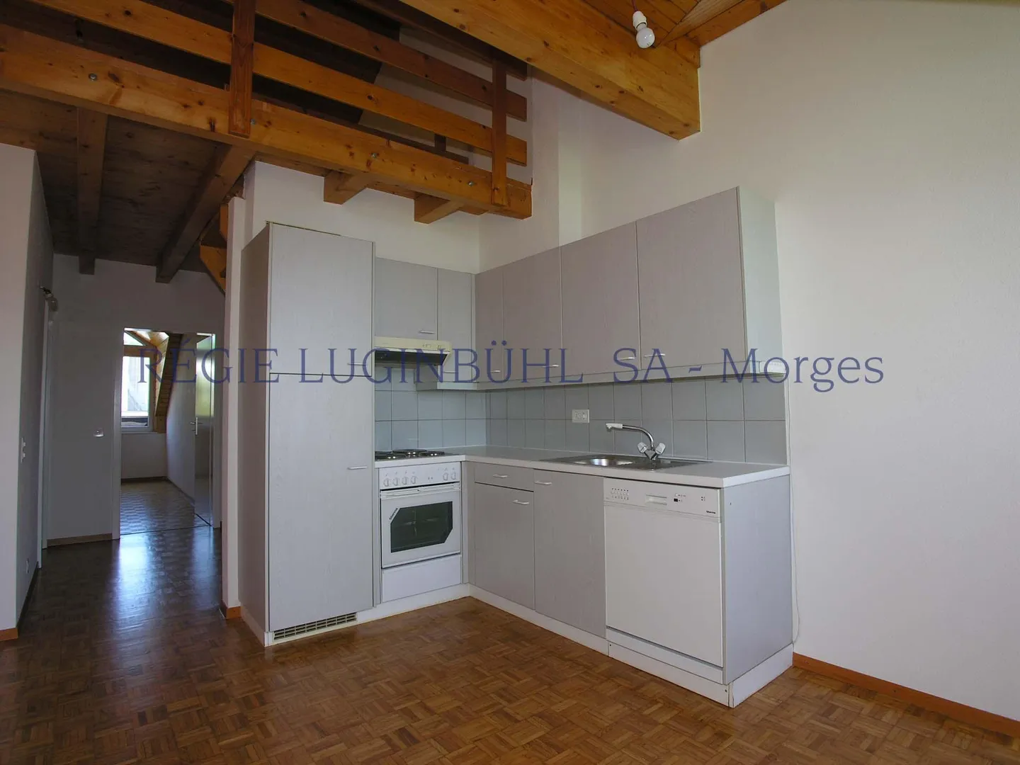 Two Steps from the Station - 2.5 Rooms with Gallery - Photo 5 of 11