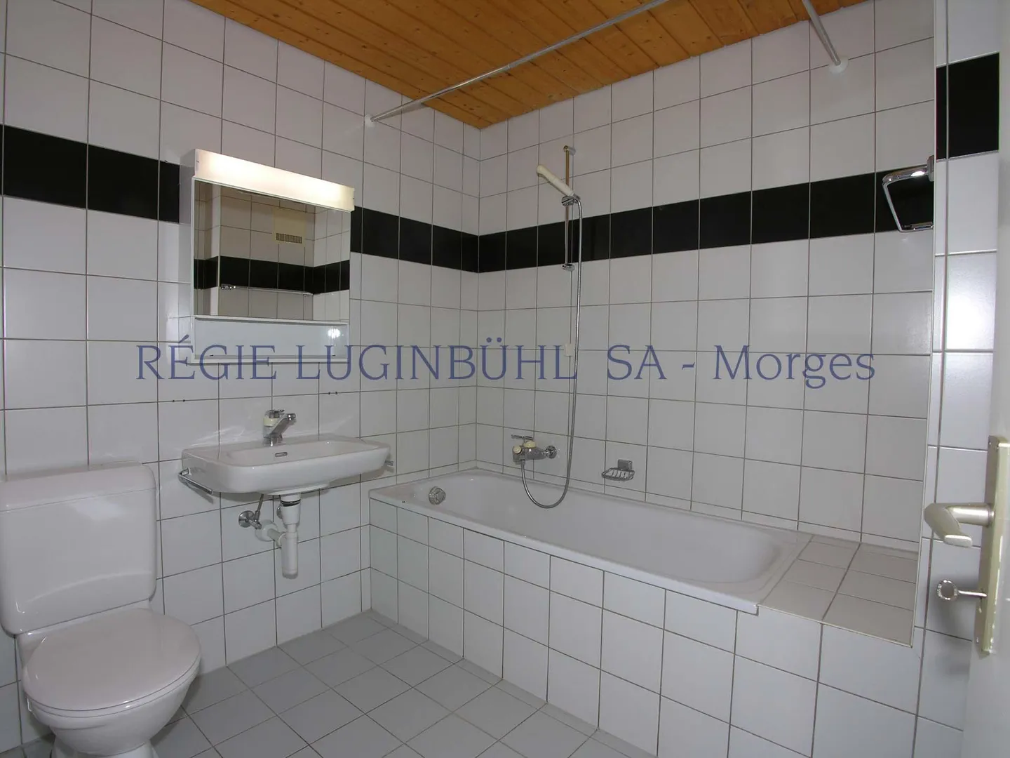 Two Steps from the Station - 2.5 Rooms with Gallery - Photo 8 of 11