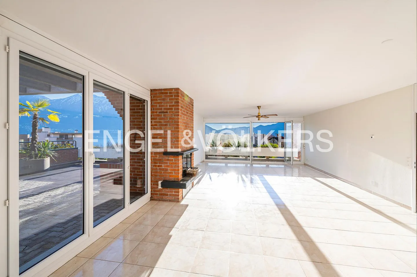 Appartement en attique ensoleillé avec vue sur le lac (23) - Photo 5 sur 11
