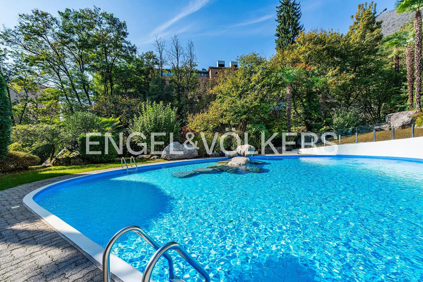 Appartement en attique ensoleillé avec vue sur le lac (23) - Photo 11 sur 11