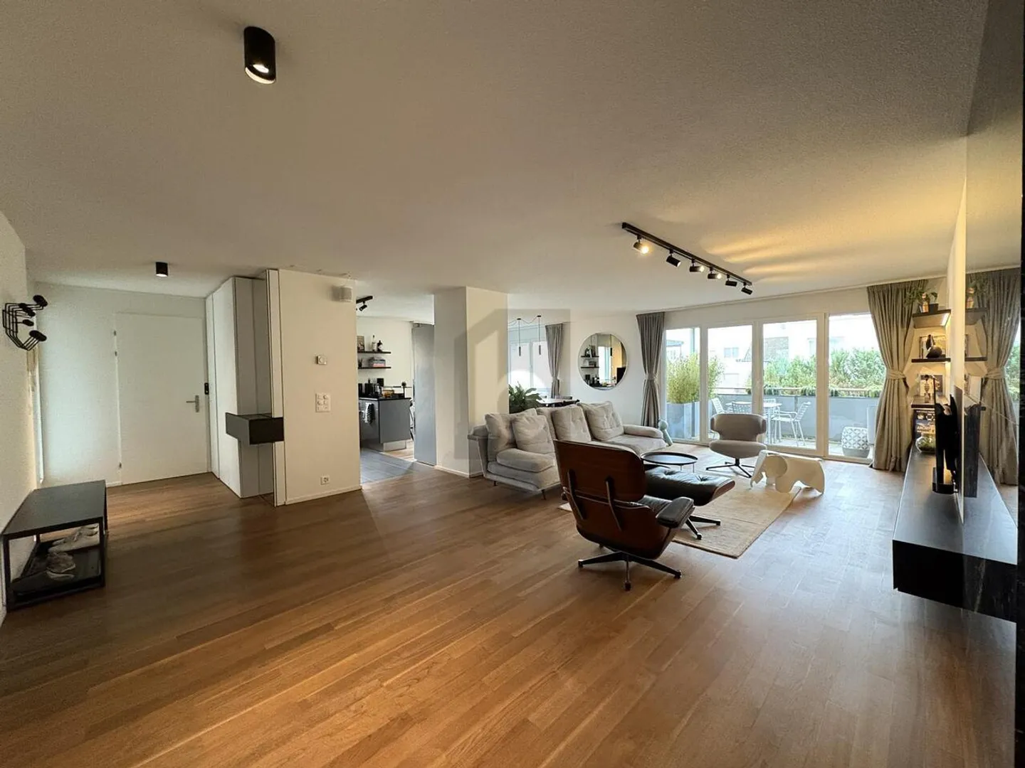 EXCLUSIVE WITH LARGE GARDEN IN CENTRAL LOCATION - Photo 2 of 6