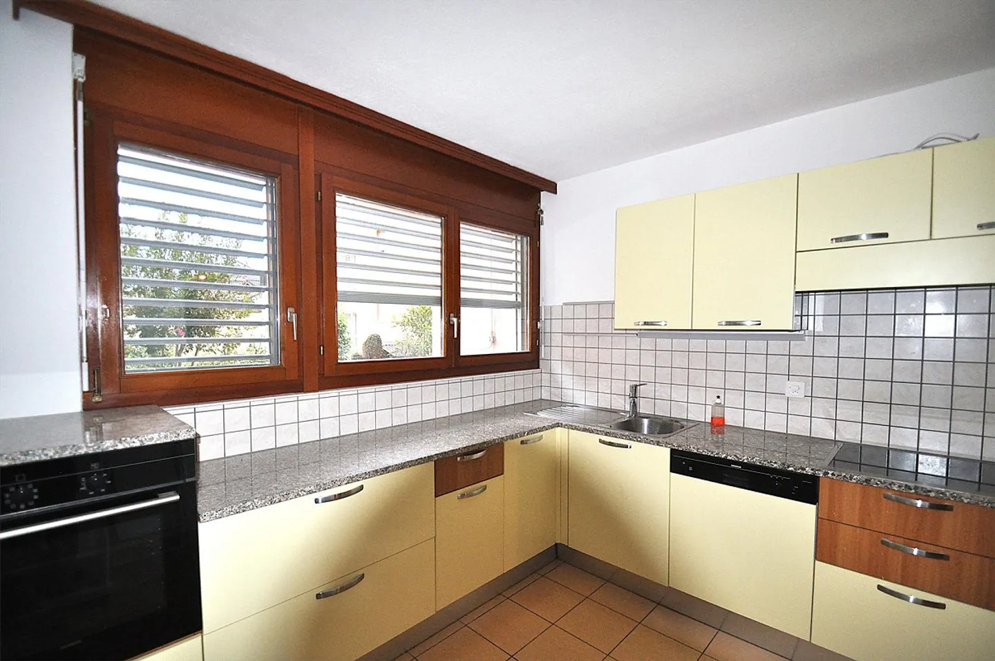 Ampio appartamento 2.5 locali con giardino a Giubiasco - Photo 2 sur 9