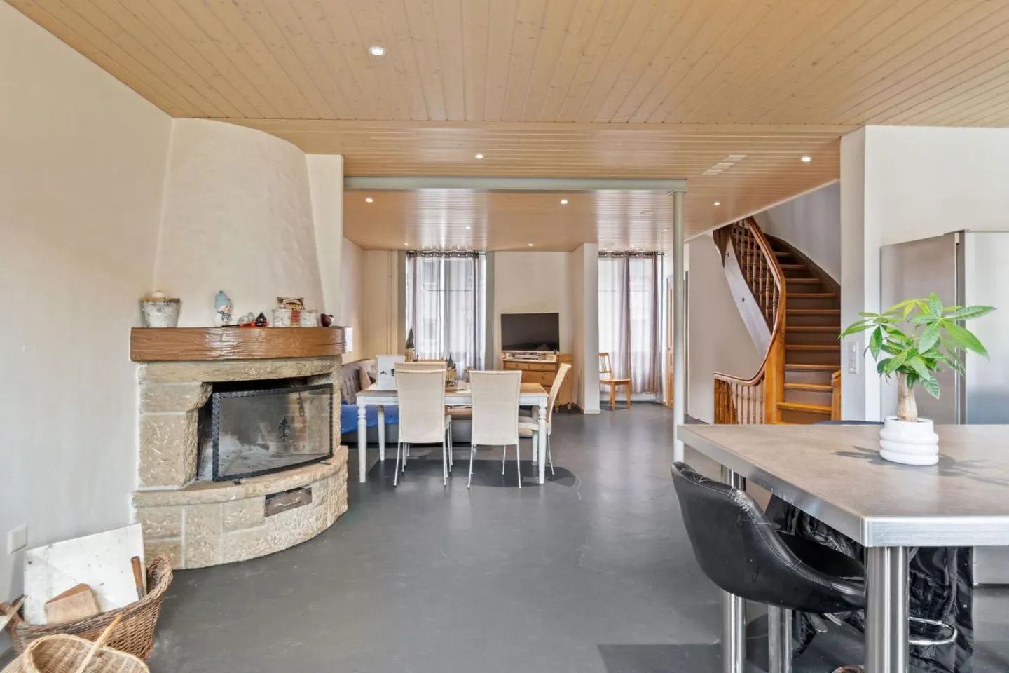 St-Imier, charaktervolles Haus - Perfekt für Familie und berufliche Tätigkeit - Foto 3 von 13