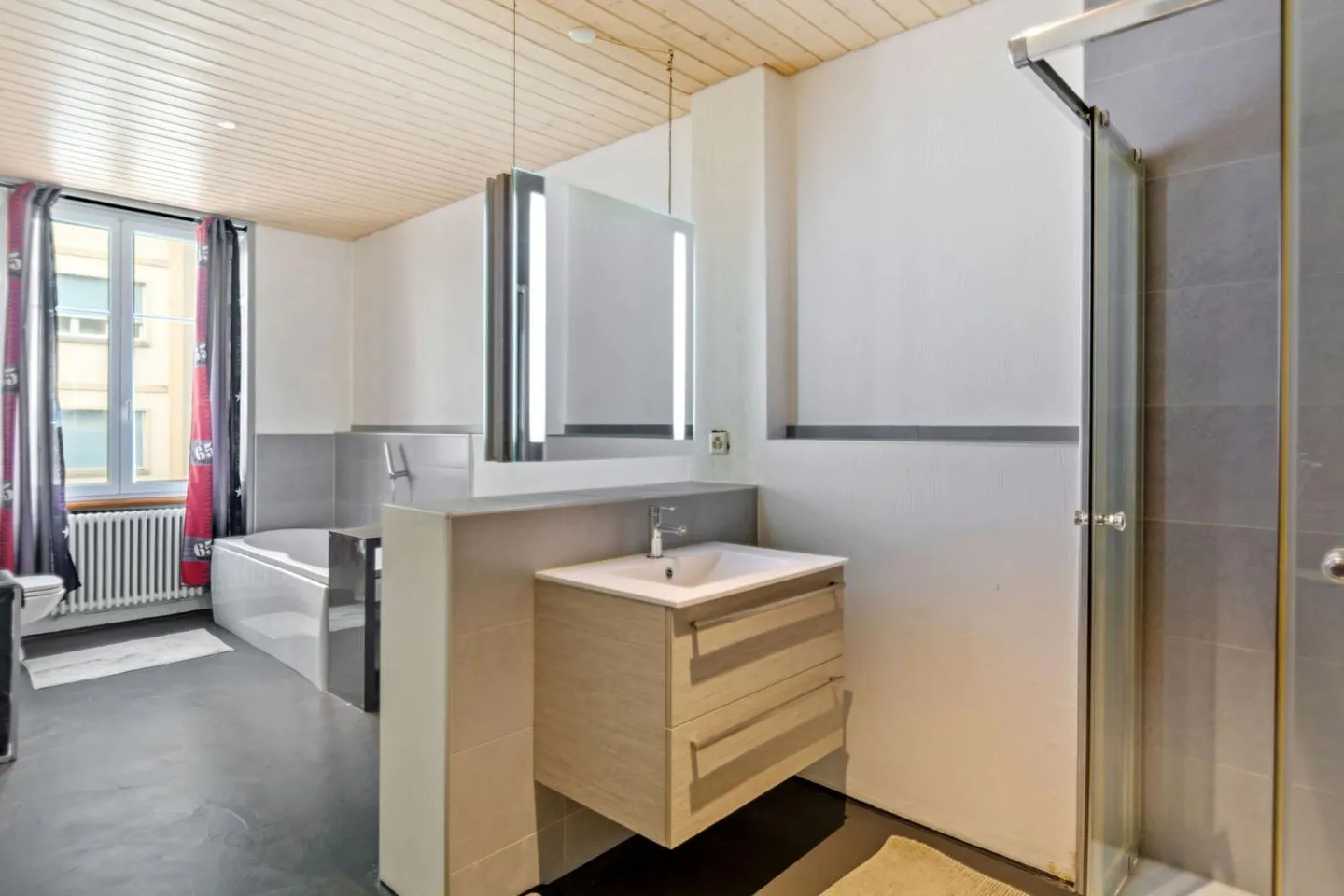 St-Imier, charaktervolles Haus - Perfekt für Familie und berufliche Tätigkeit - Foto 6 von 13