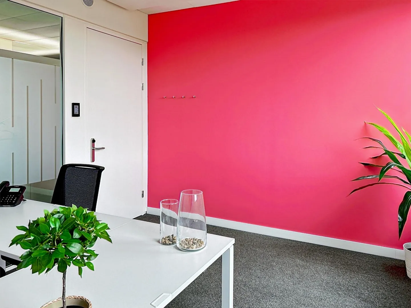 Spazio ufficio privato per 2 persone presso Regus Airport - Foto 2 di 11