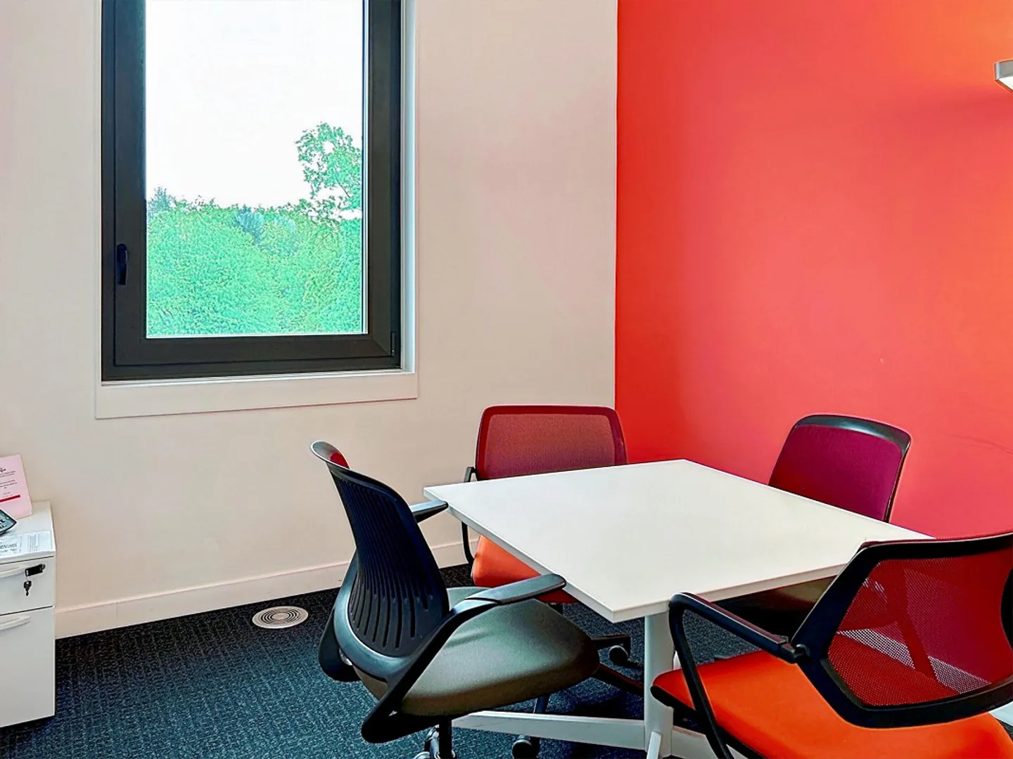 Spazio ufficio privato per 2 persone presso Regus Airport - Foto 5 di 11