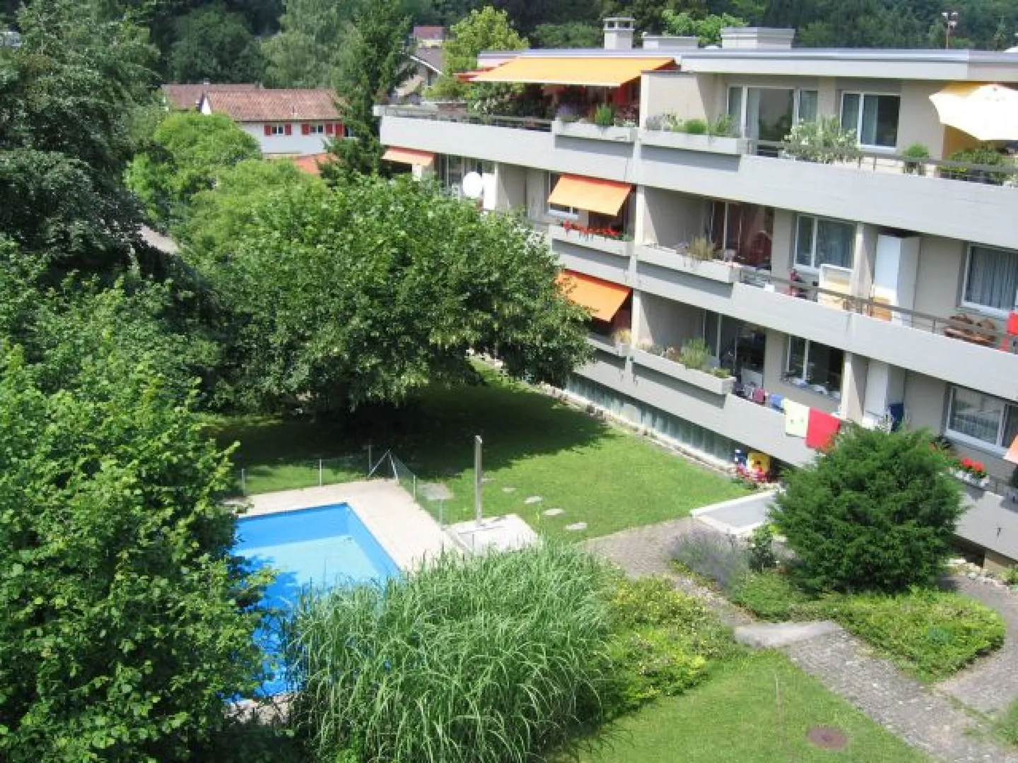 5.5-Zimmerwohnung mit Gartenschwimmbad - Foto 1 von 12