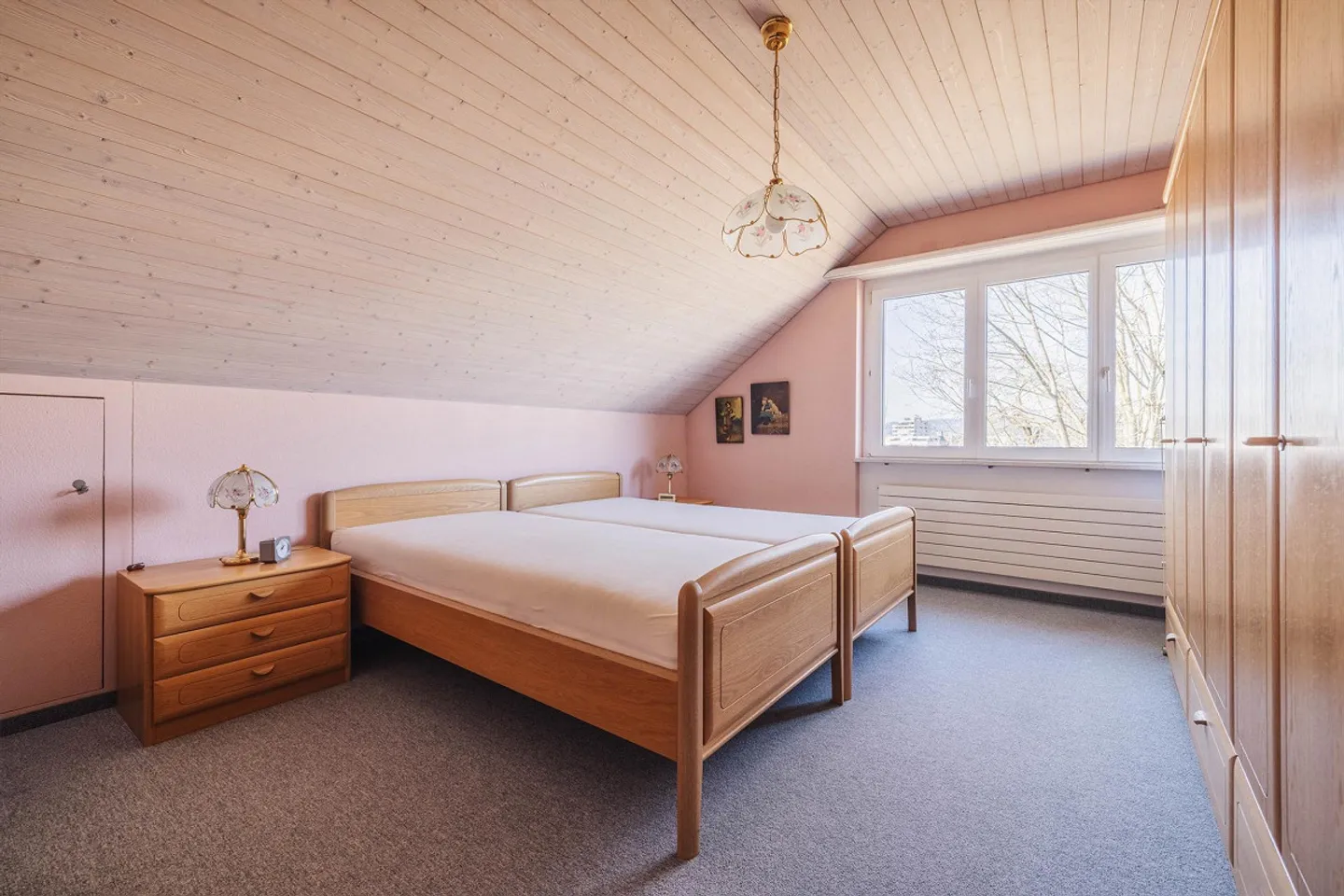 Charmant appartement en attique 3½ pièces avec balcon et garage souterrain - Photo 11 sur 17