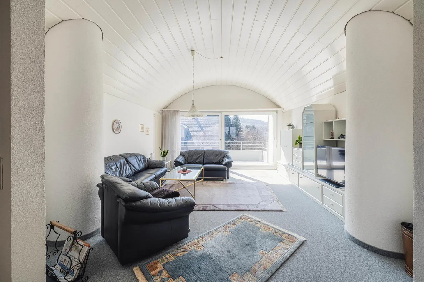 Charmant appartement en attique 3½ pièces avec balcon et garage souterrain - Photo 12 sur 17