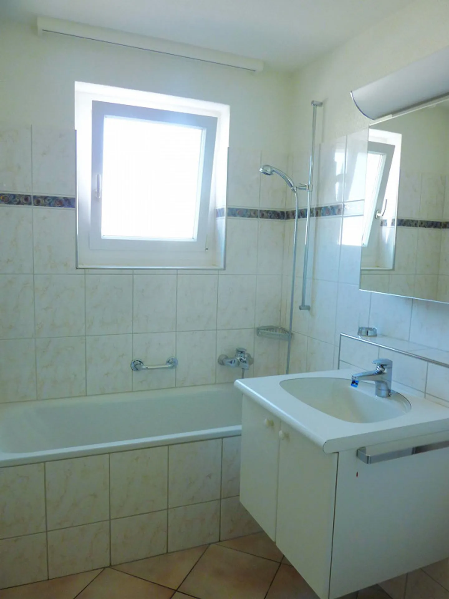 Appartement temporaire de 4 pièces à Rafz - Photo 4 sur 8